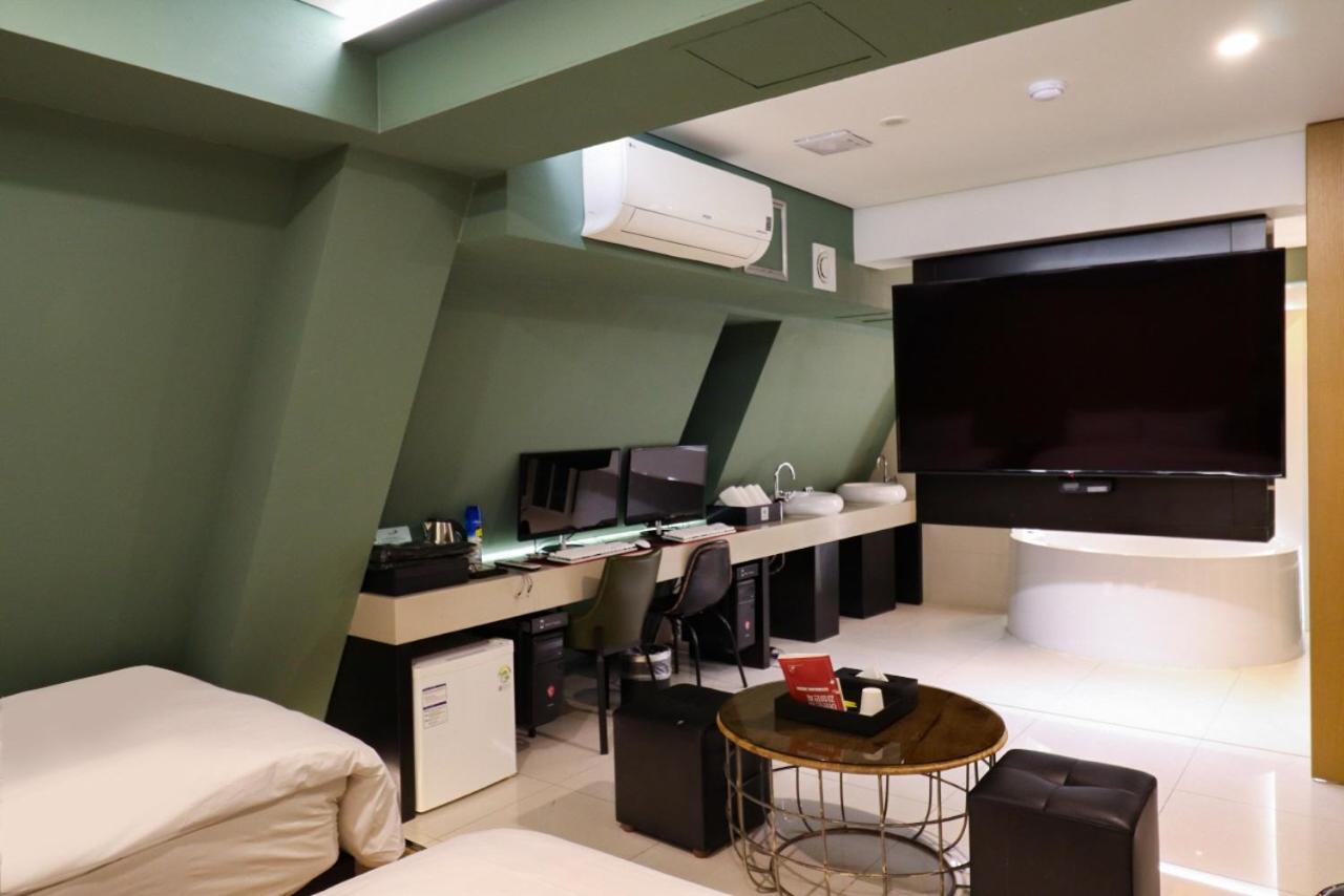 Suite Twin Room - Photo 6