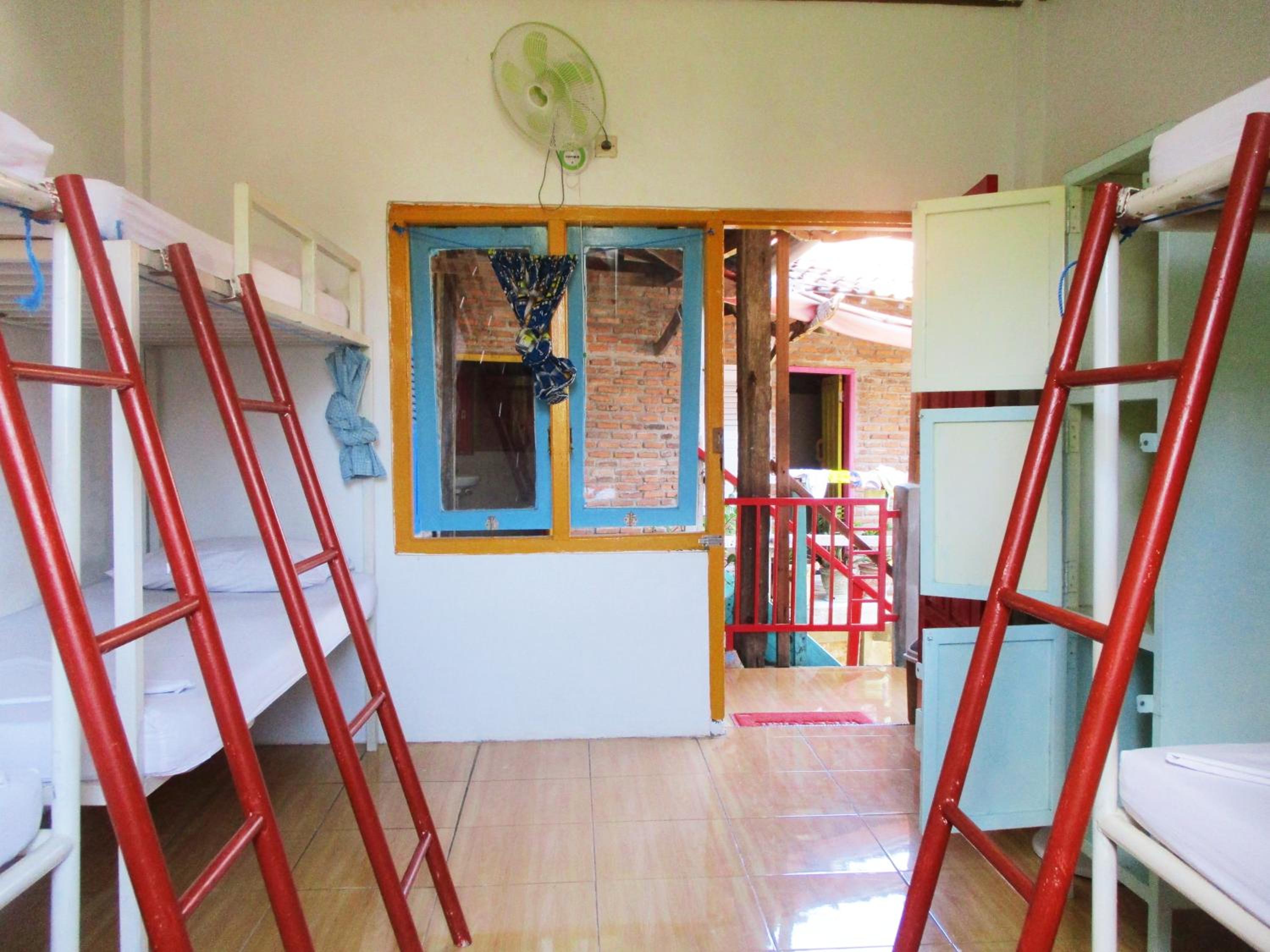 Bed in 6-Bed Mixed Dormitory Room photo 1