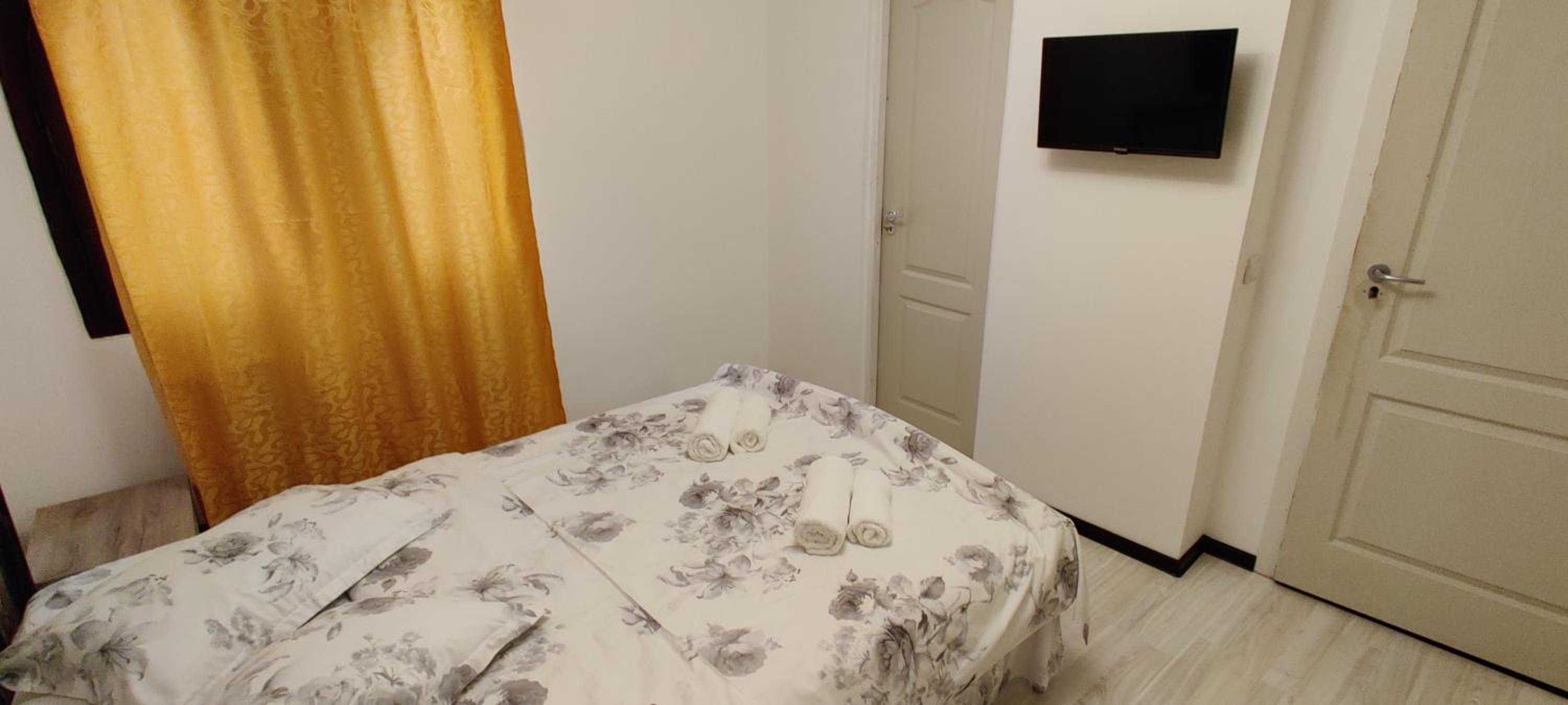 Double Room with Private Bathroom - Photo 3