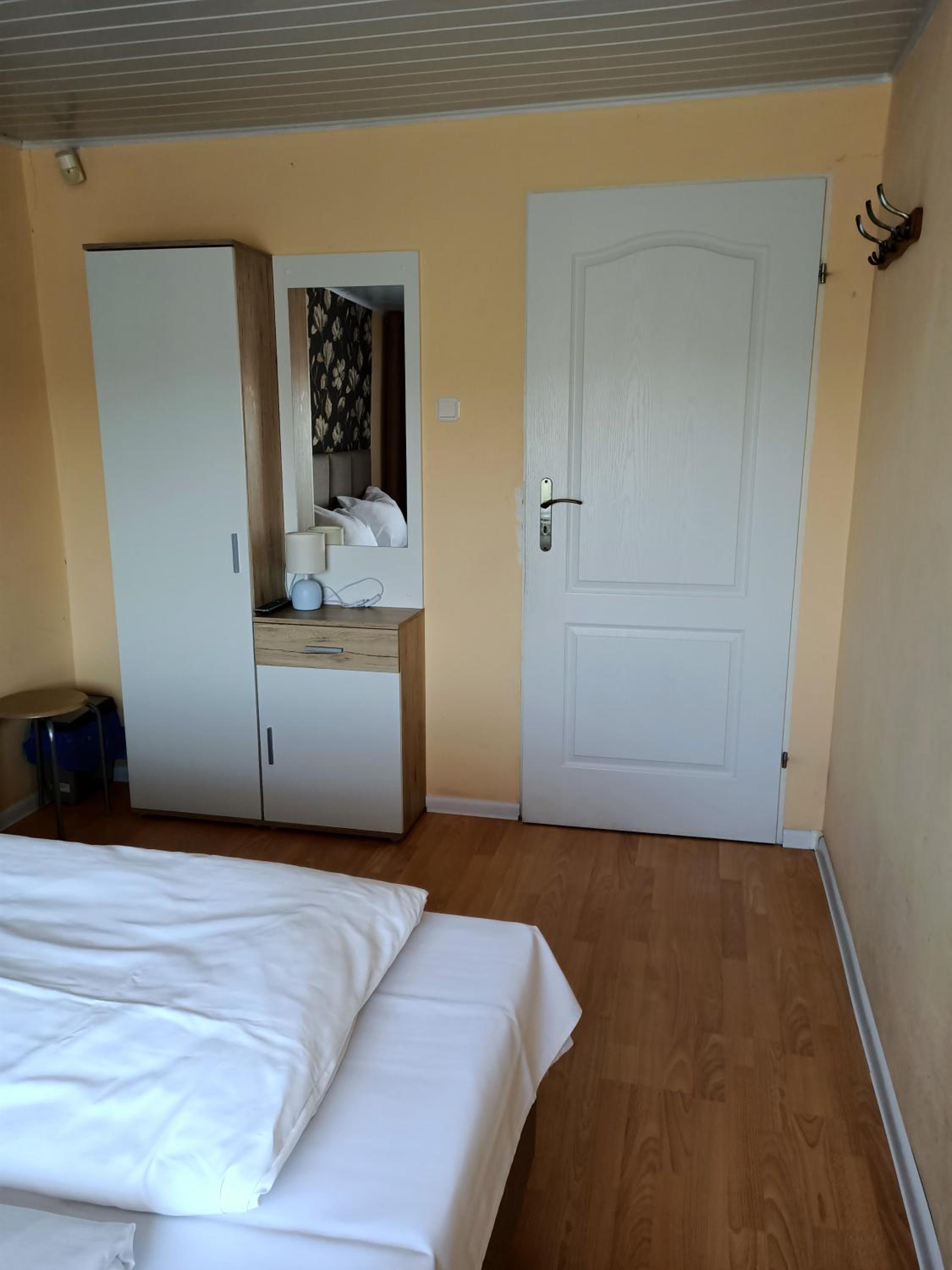 Double Room with Shared Bathroom photo 3