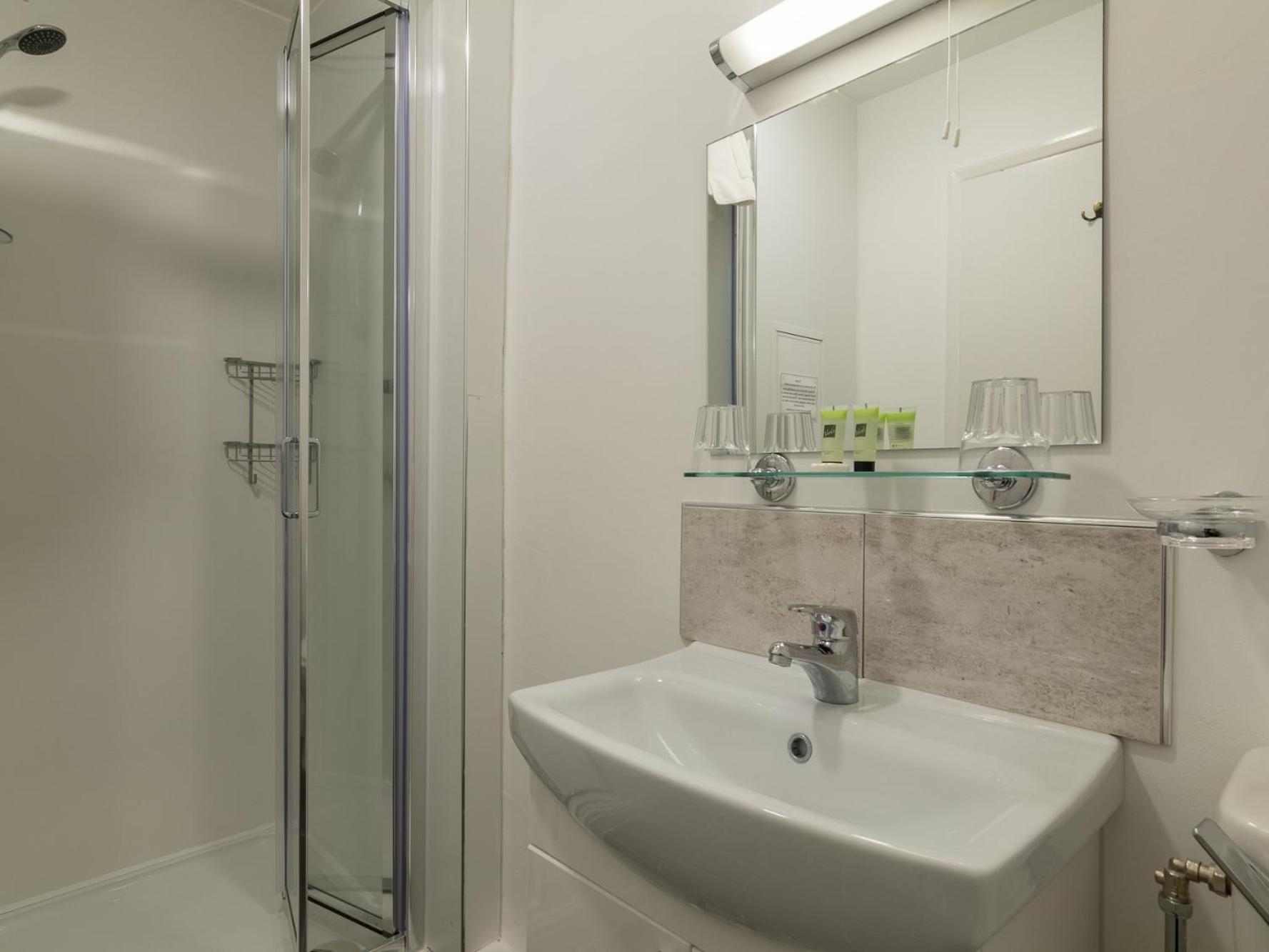 Deluxe Double Room - Photo 15