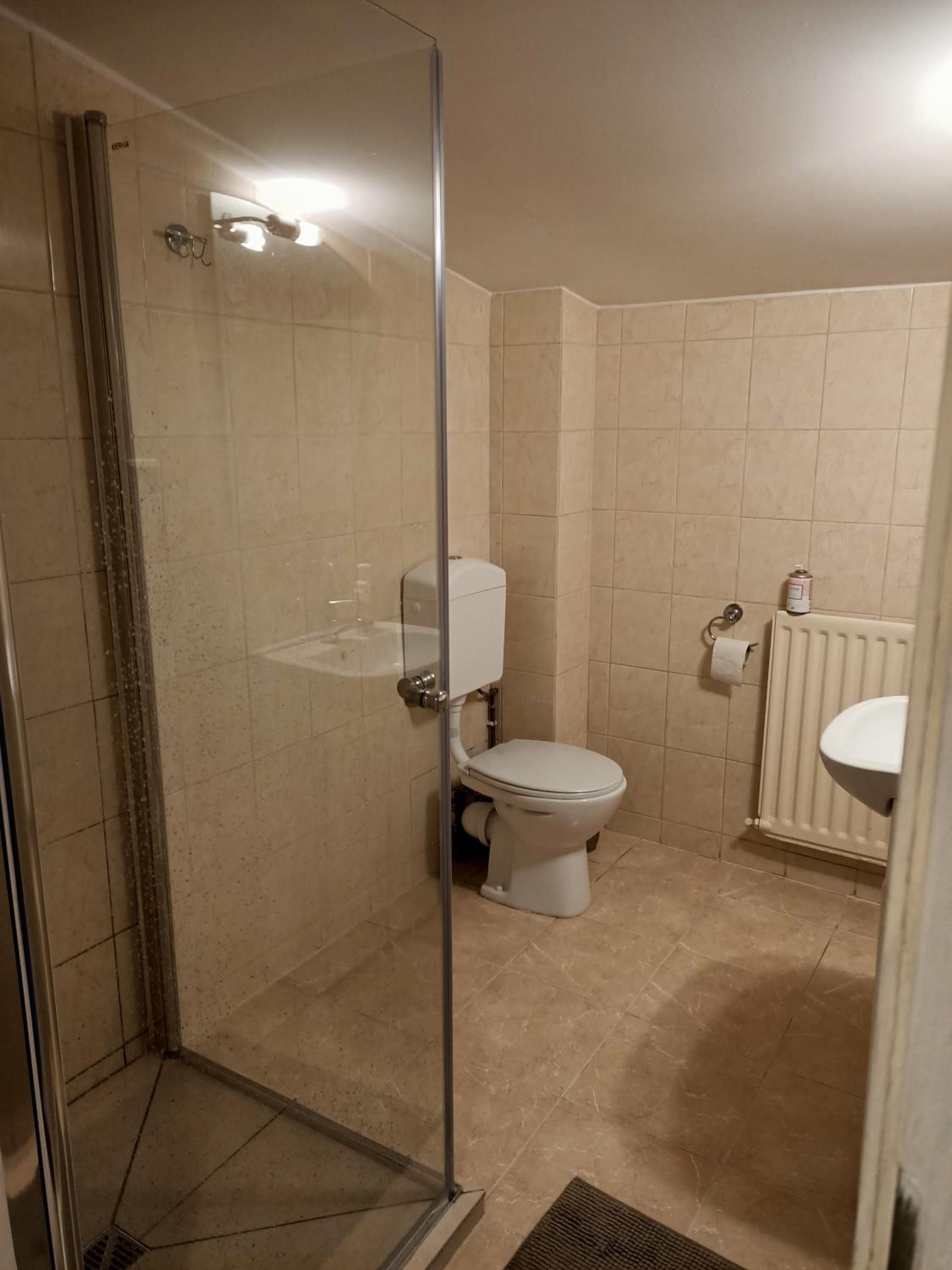 Single Room with Shared Bathroom photo 3
