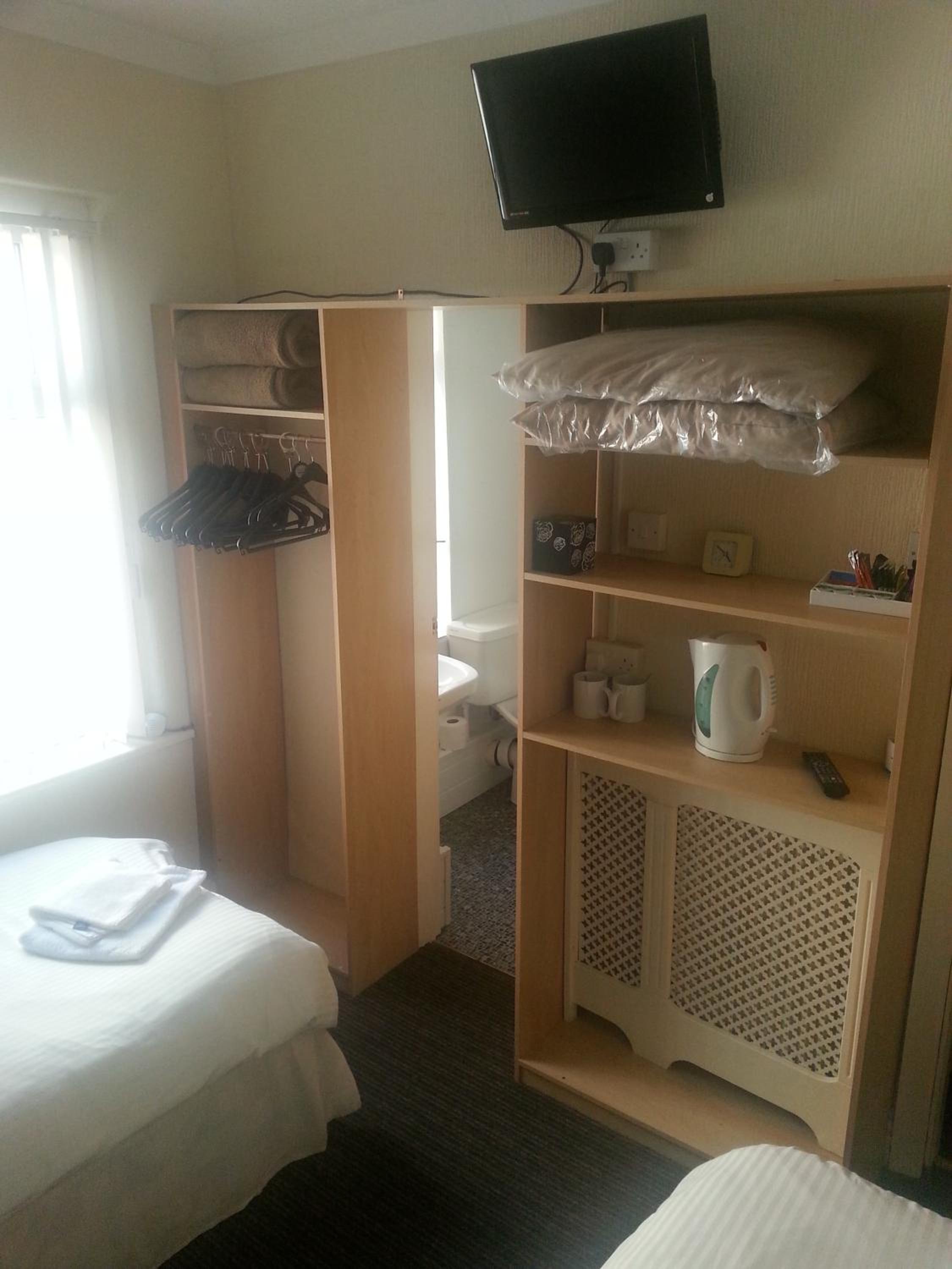 Twin Room - Photo 4