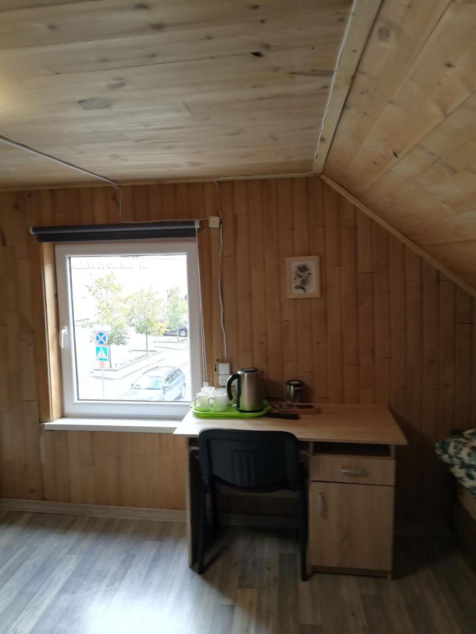 Family Room with Shared Bathroom photo 1