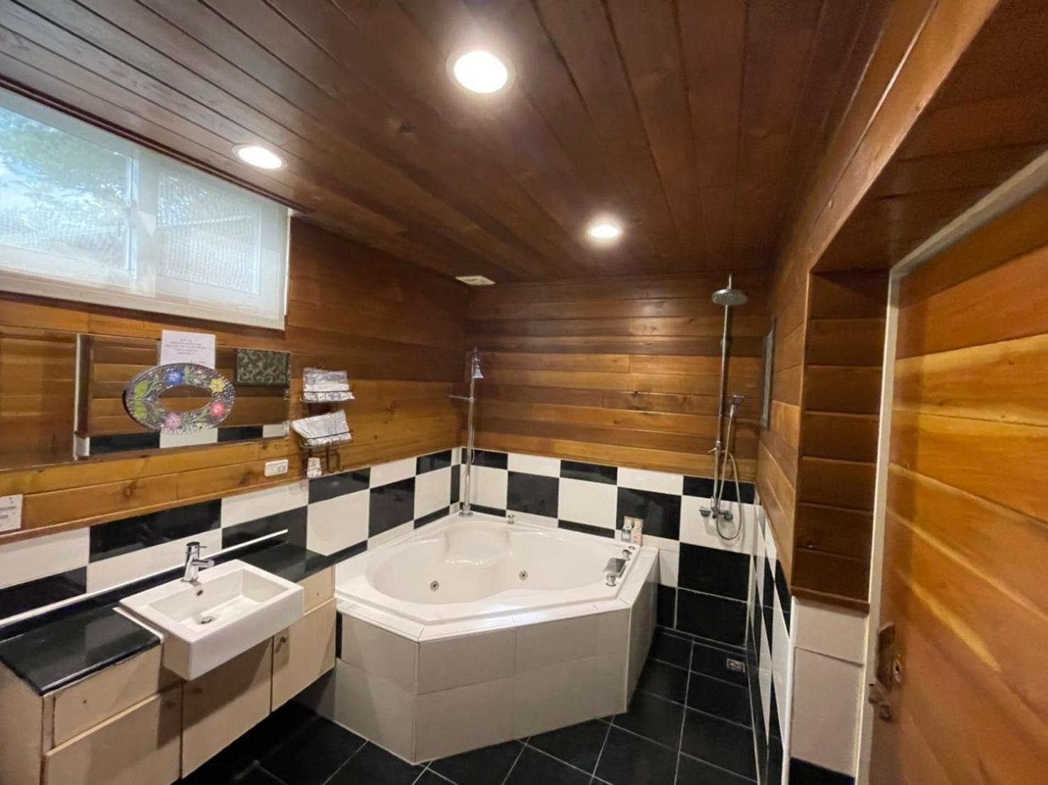 Deluxe Family Suite photo 2
