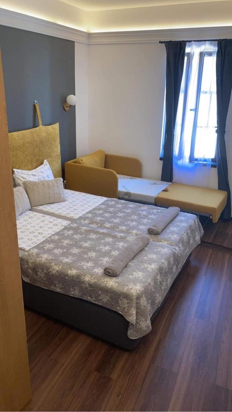 Double Room with Extra Bed - Photo 1