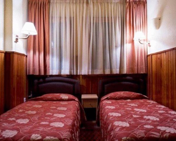 Doppel- oder Zweibettzimmer