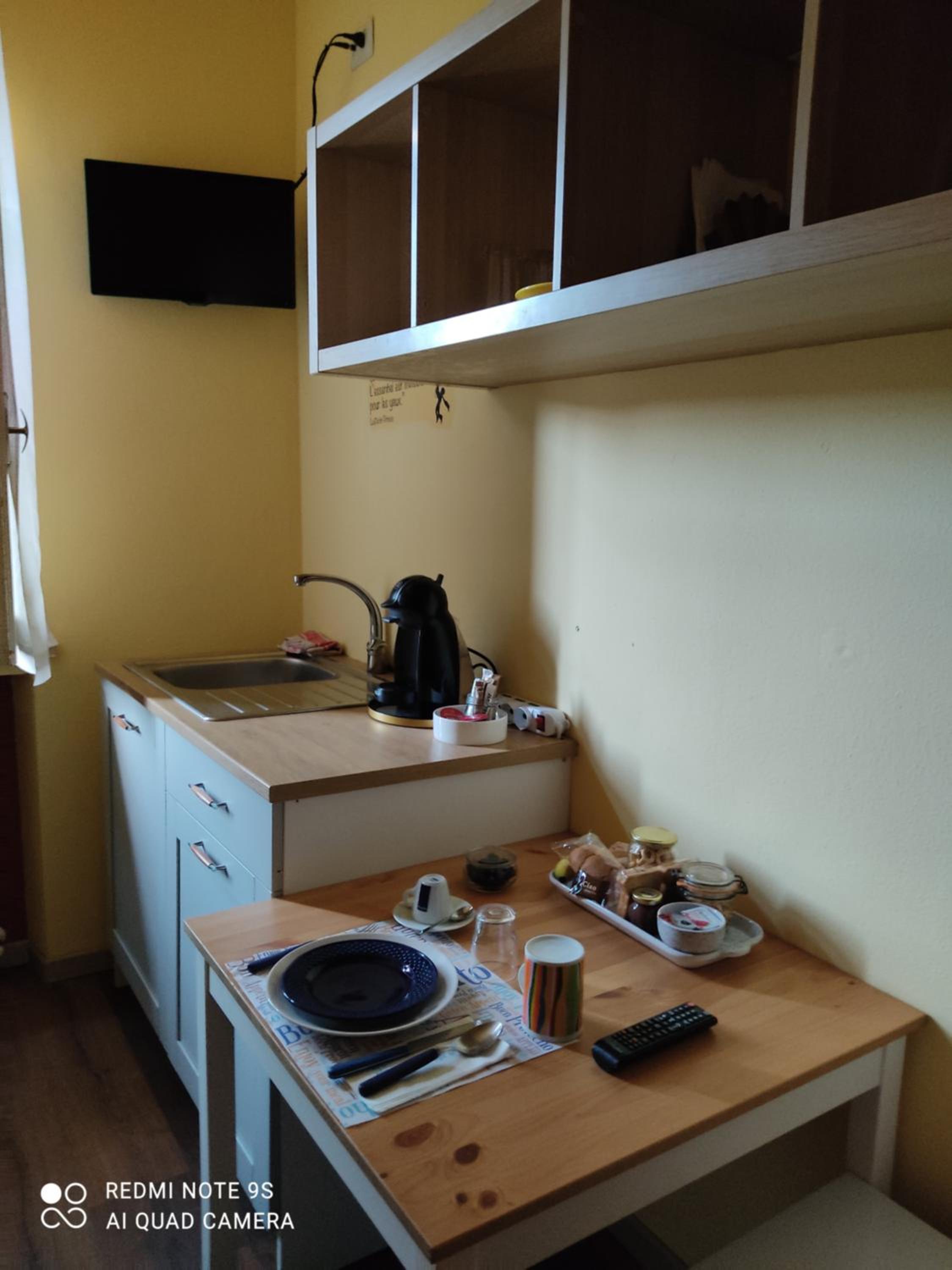 Single Room with Private Bathroom photo 2