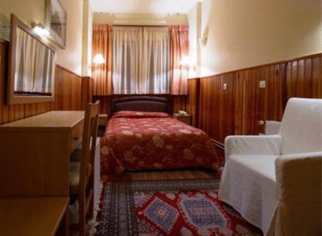 Double or Twin Room photo 2