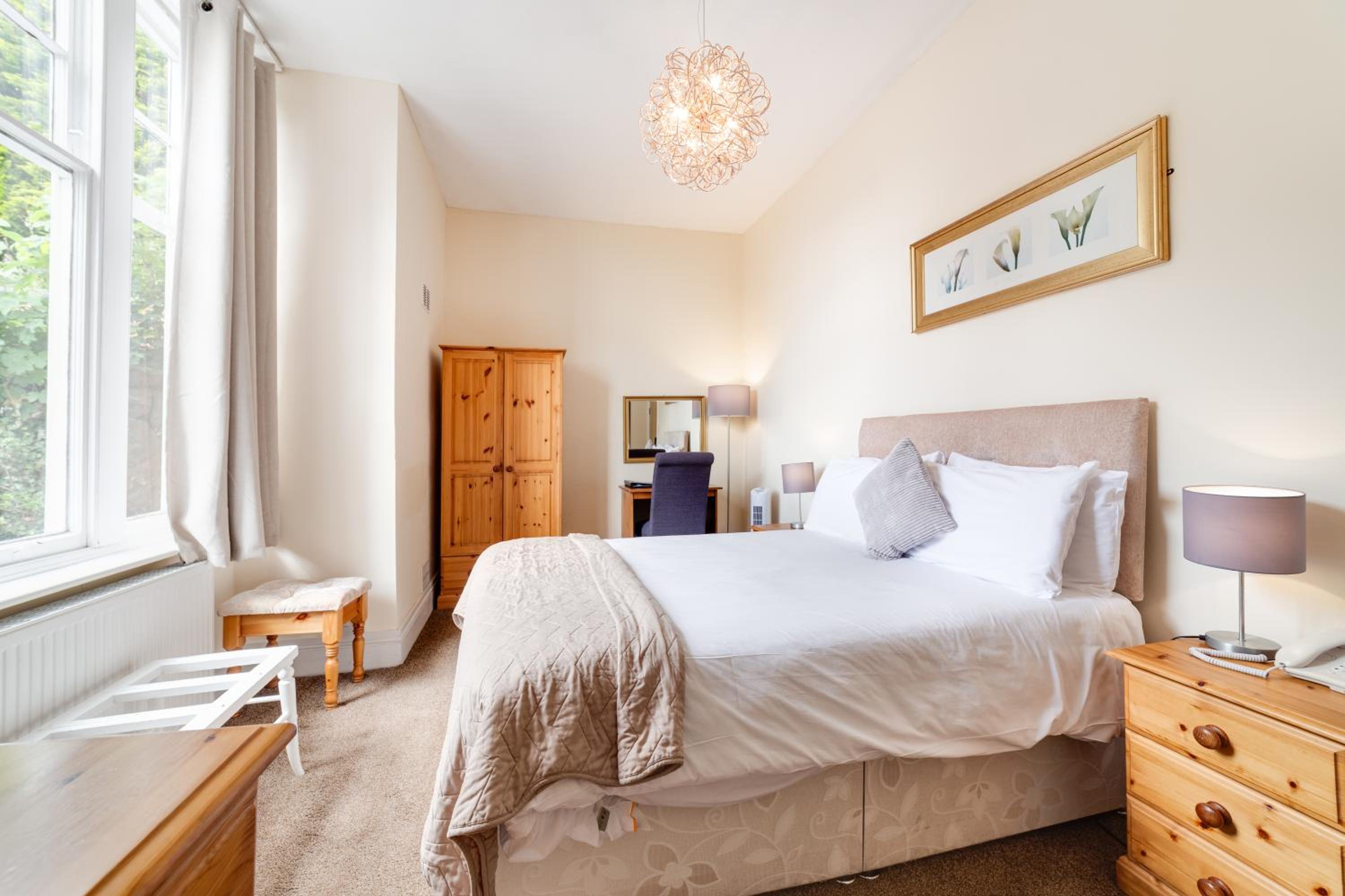 Standard Double Room - Photo 16