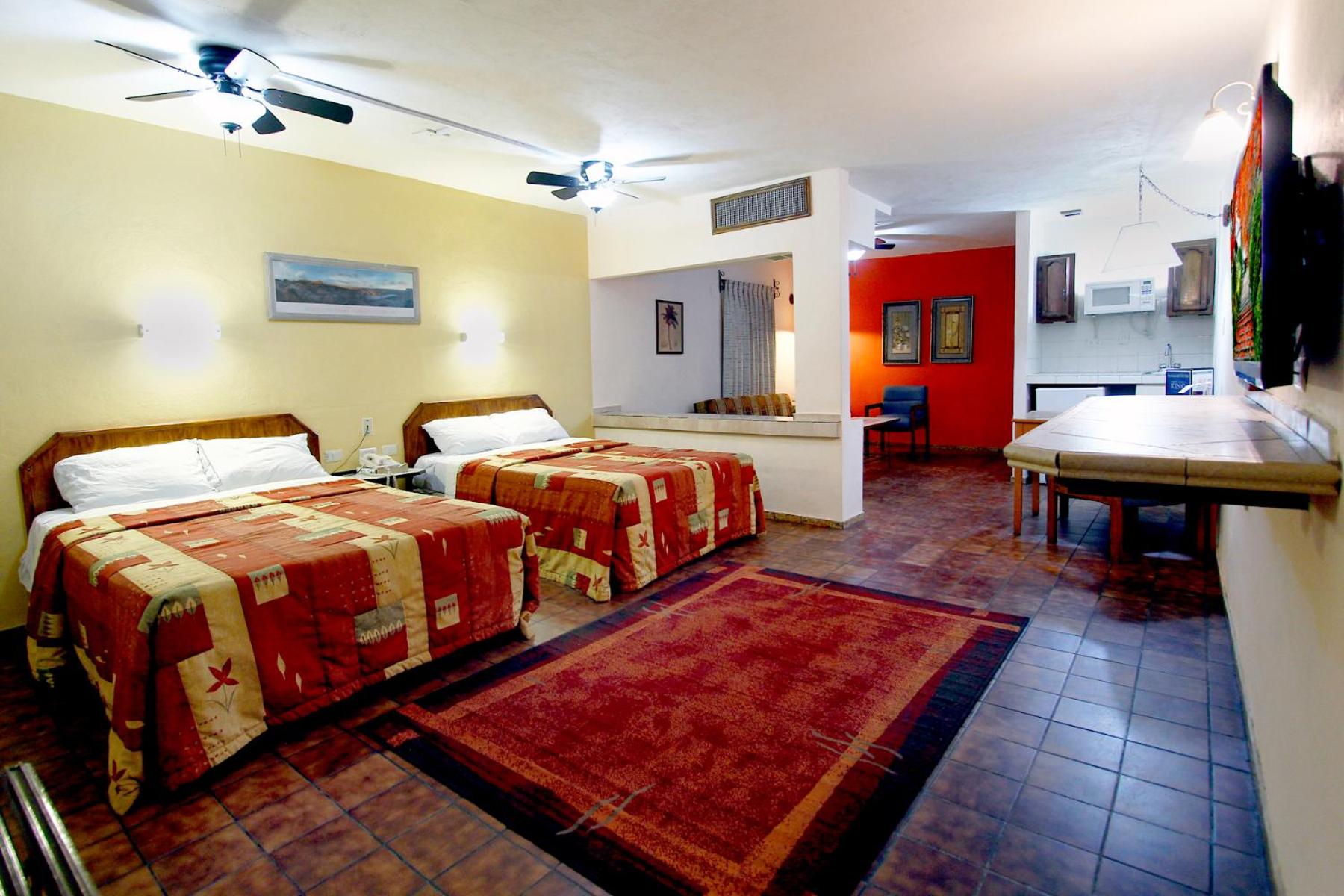 Suite - Photo 1
