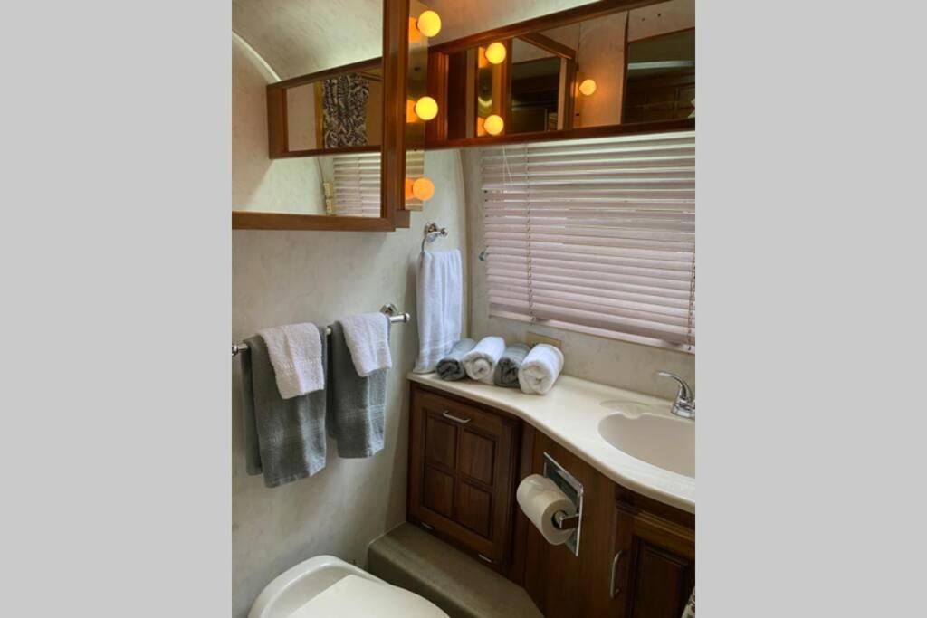 One-Bedroom House - Photo 3