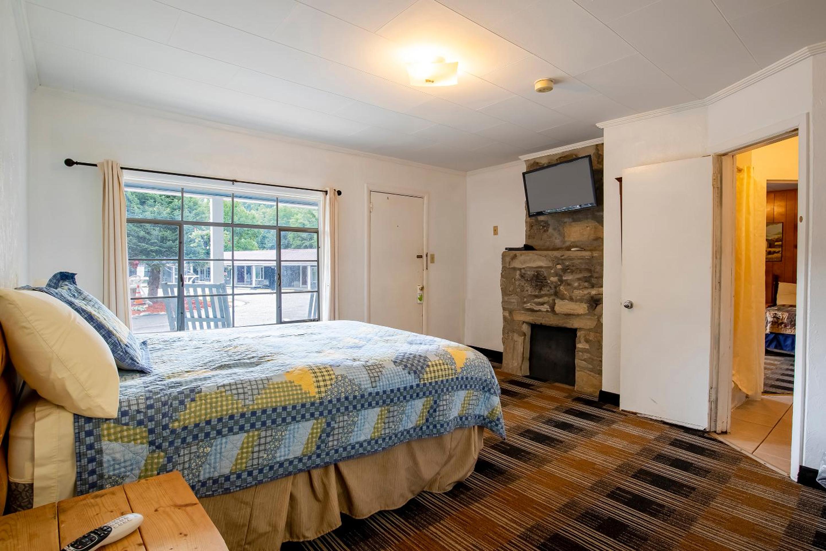 2 Bedroom Apartment with Kitchen - Photo 11