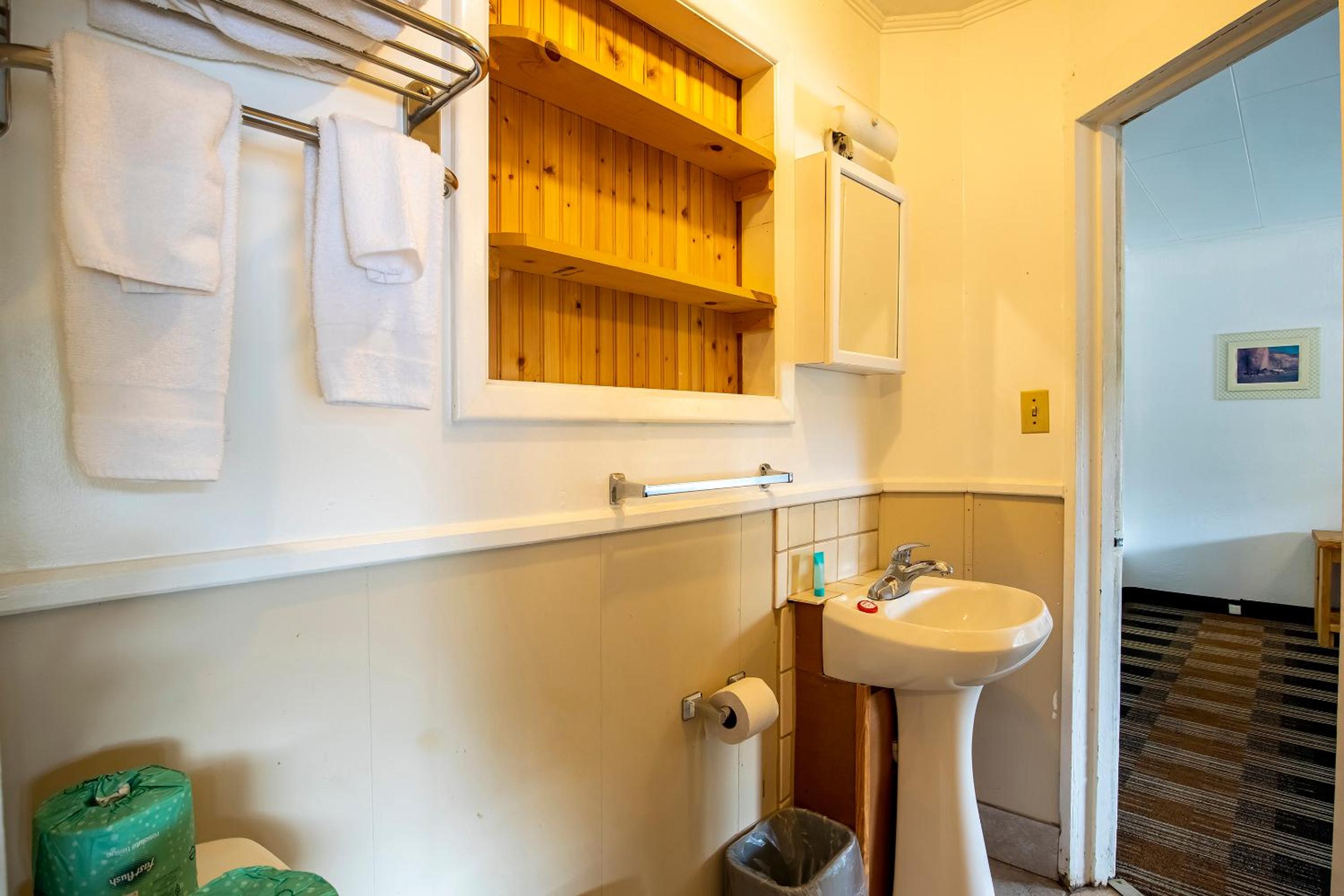 2 Bedroom Apartment with Kitchen - Photo 7