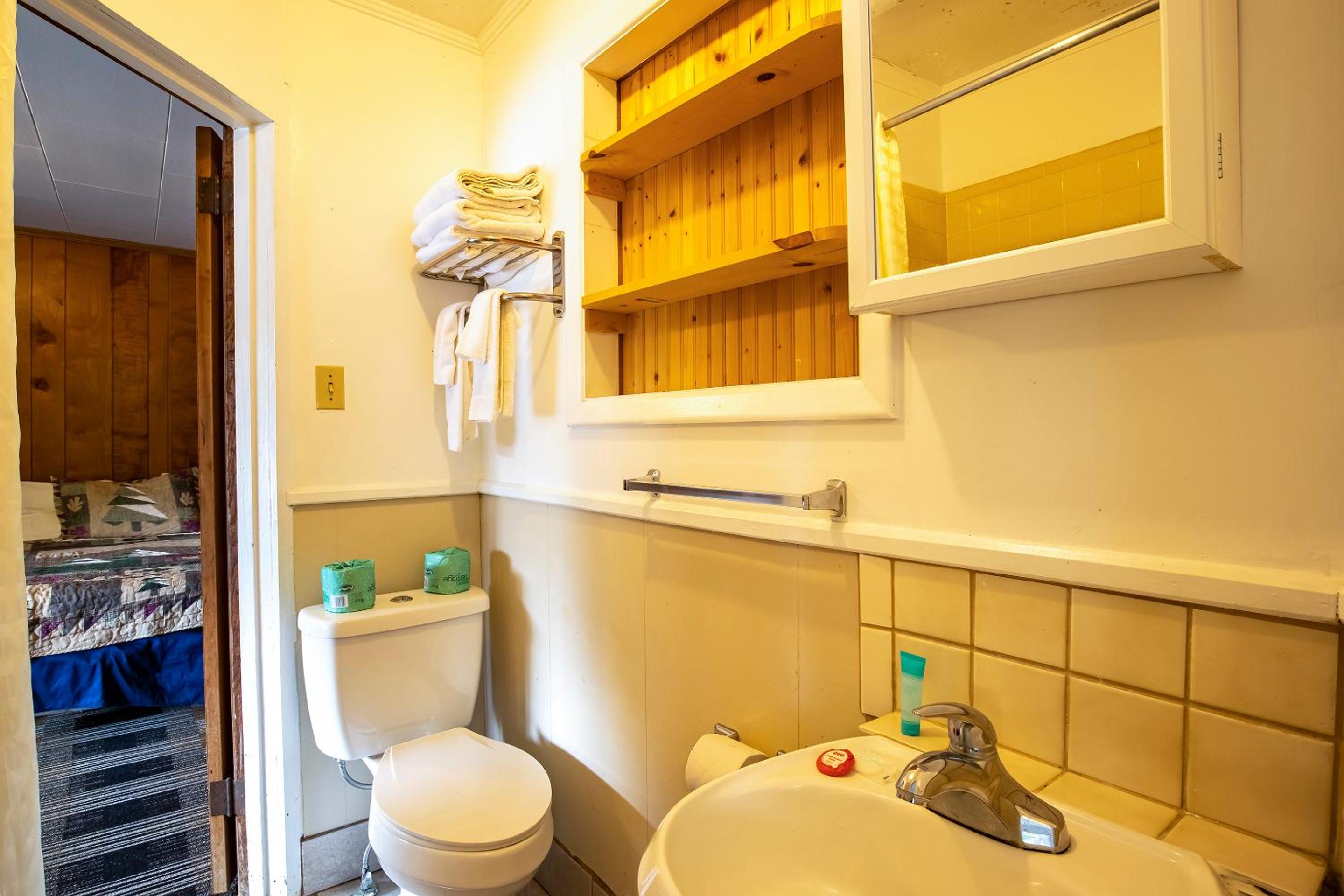 2 Bedroom Apartment with Kitchen - Photo 6