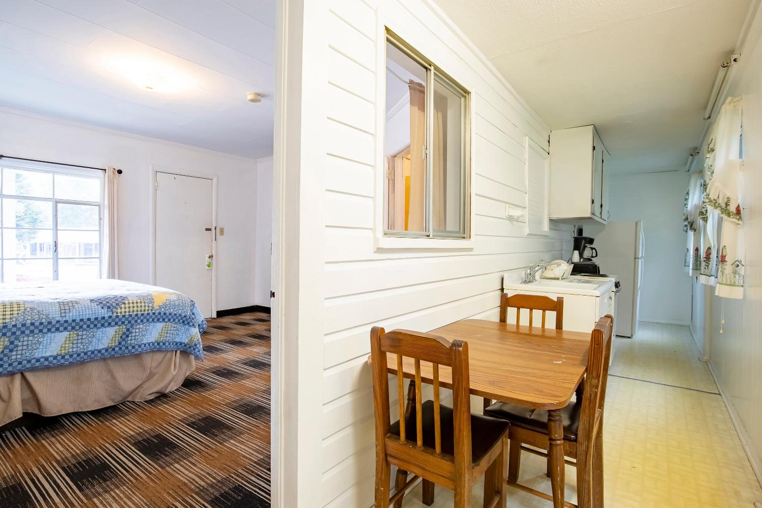 2 Bedroom Apartment with Kitchen - Photo 9