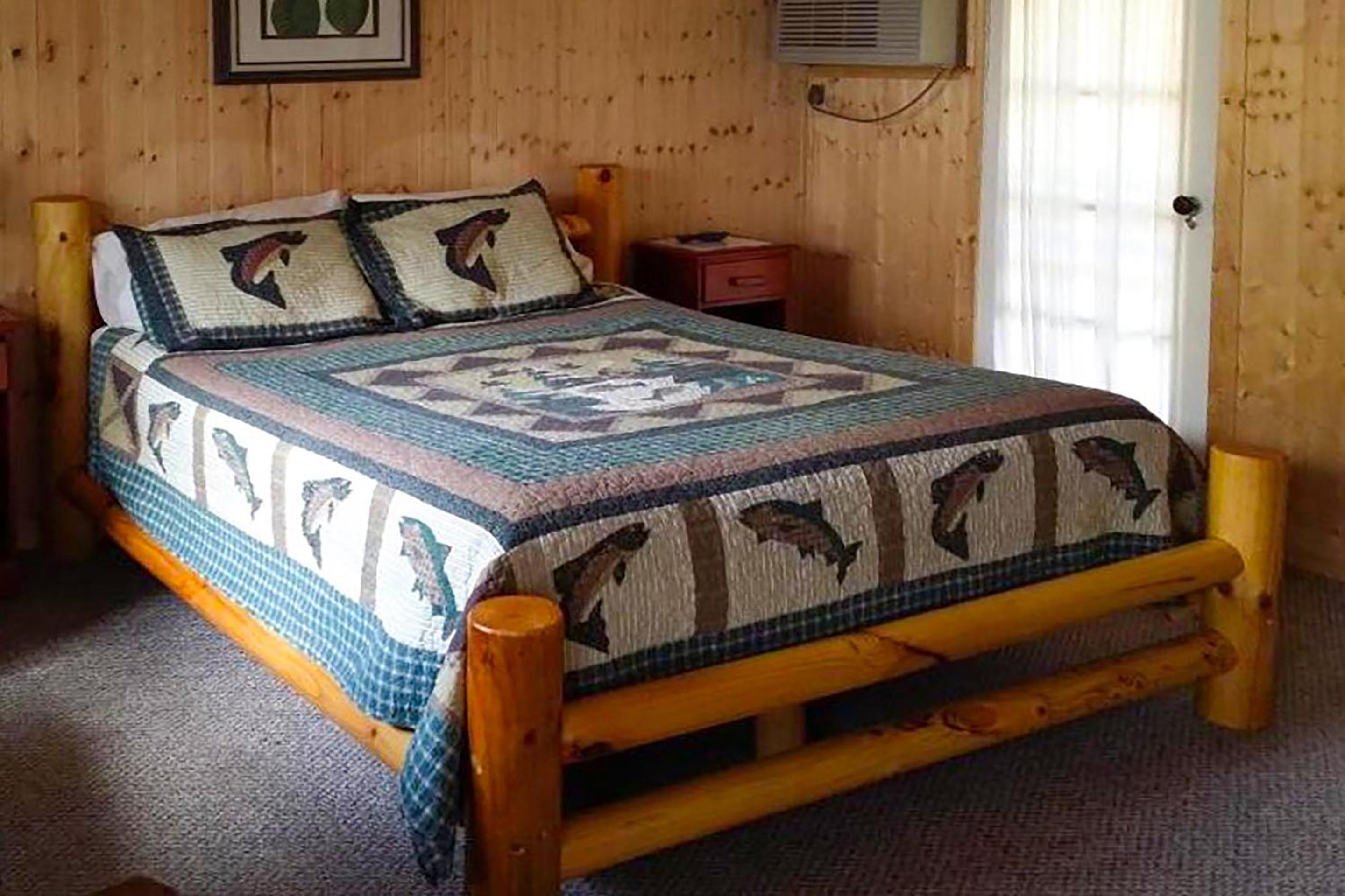 King Bed with River View - Photo 1