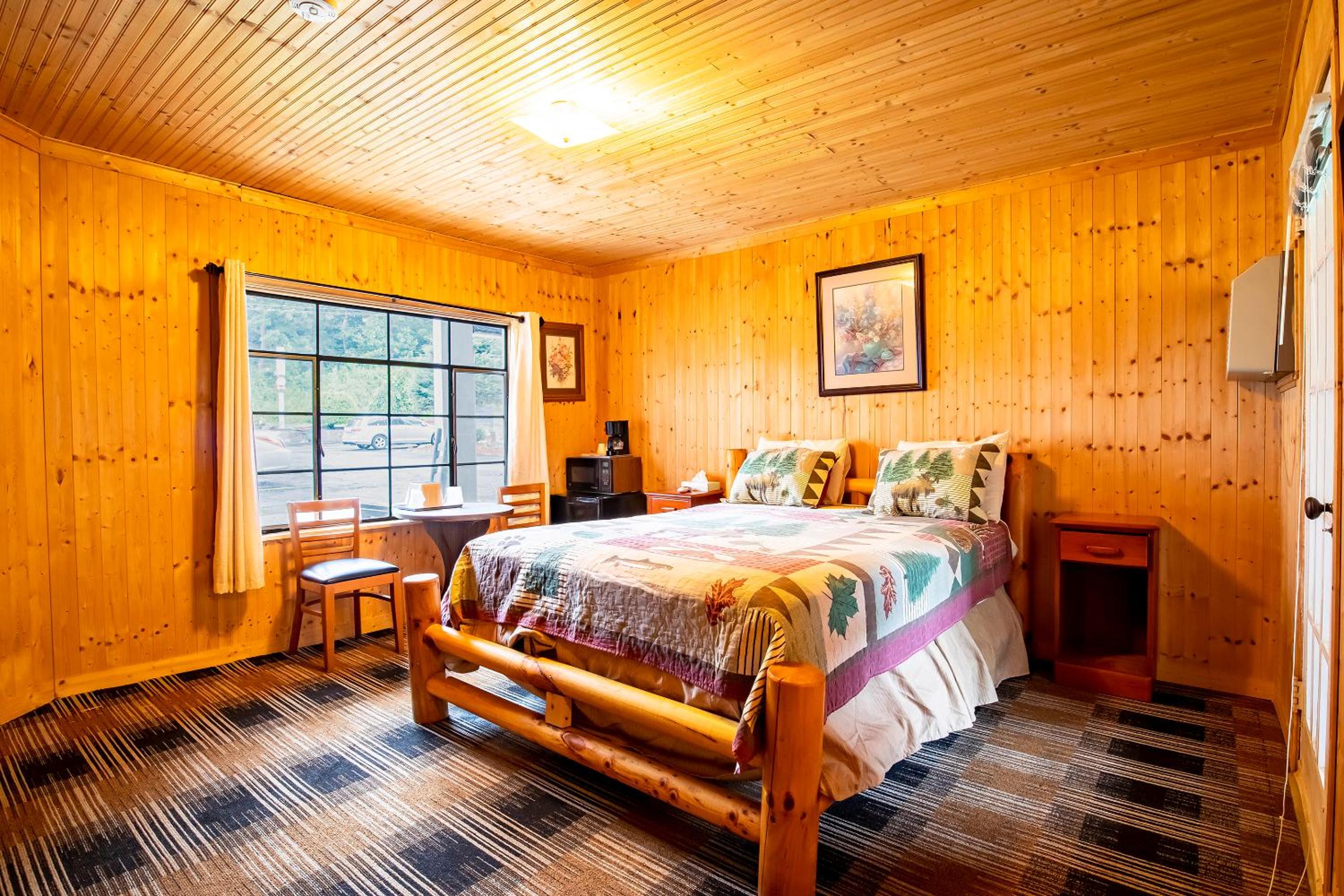 Queen Room - RiverFront - Photo 1