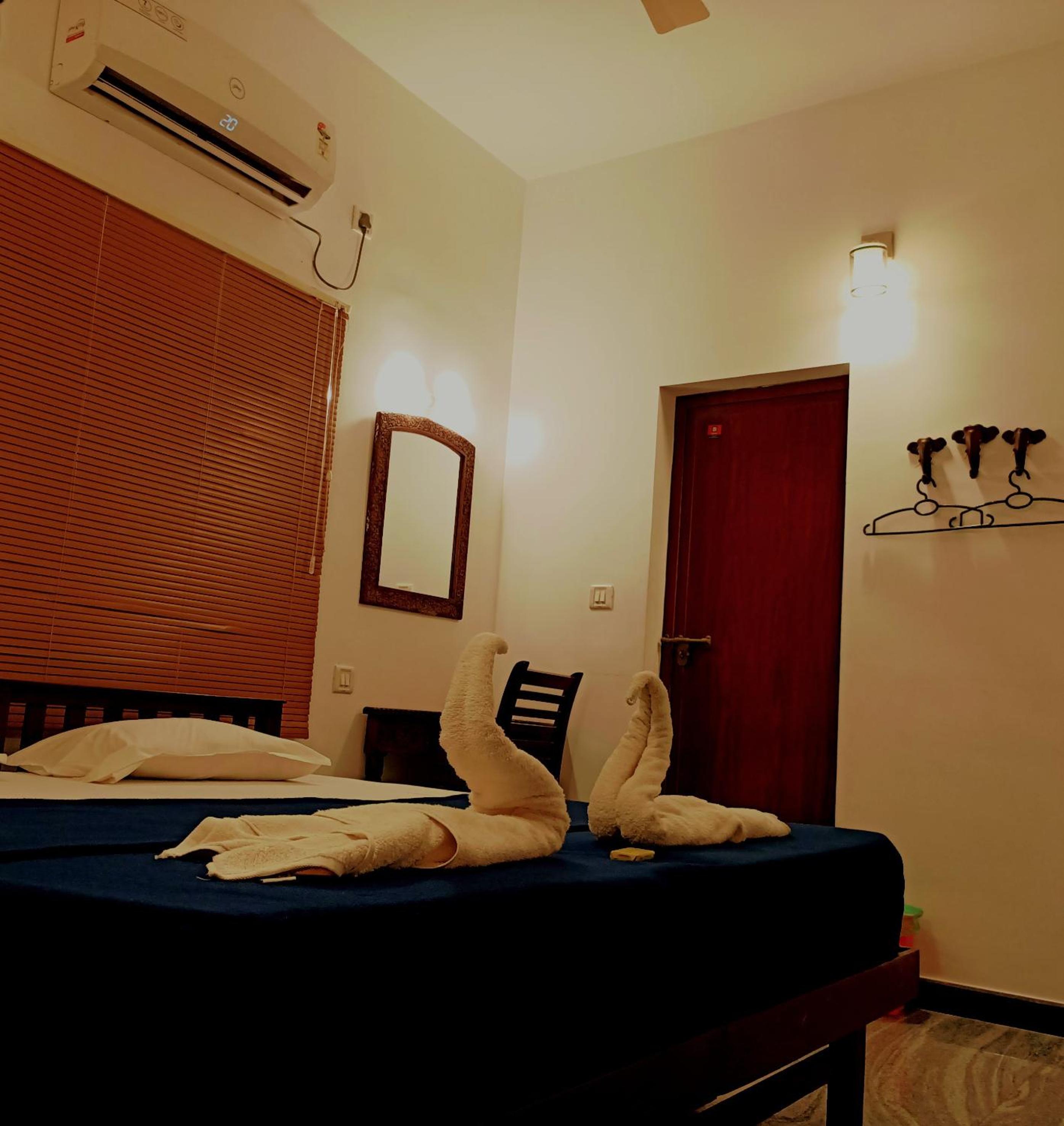Economy Double or Twin Room - Photo 12