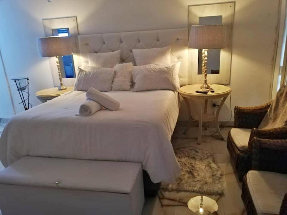 One-Bedroom Suite - Photo 6