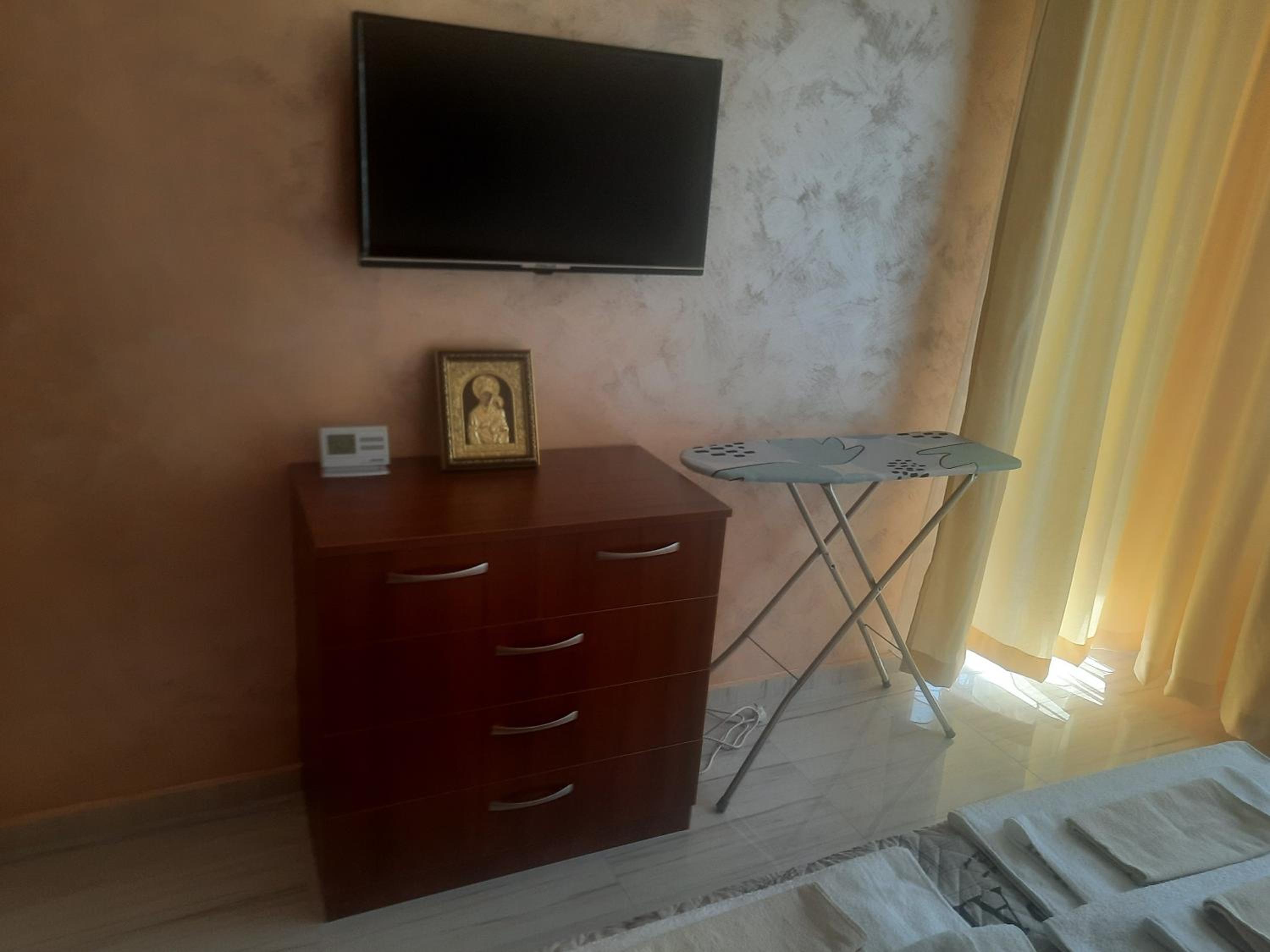 One-Bedroom Apartment - Photo 12
