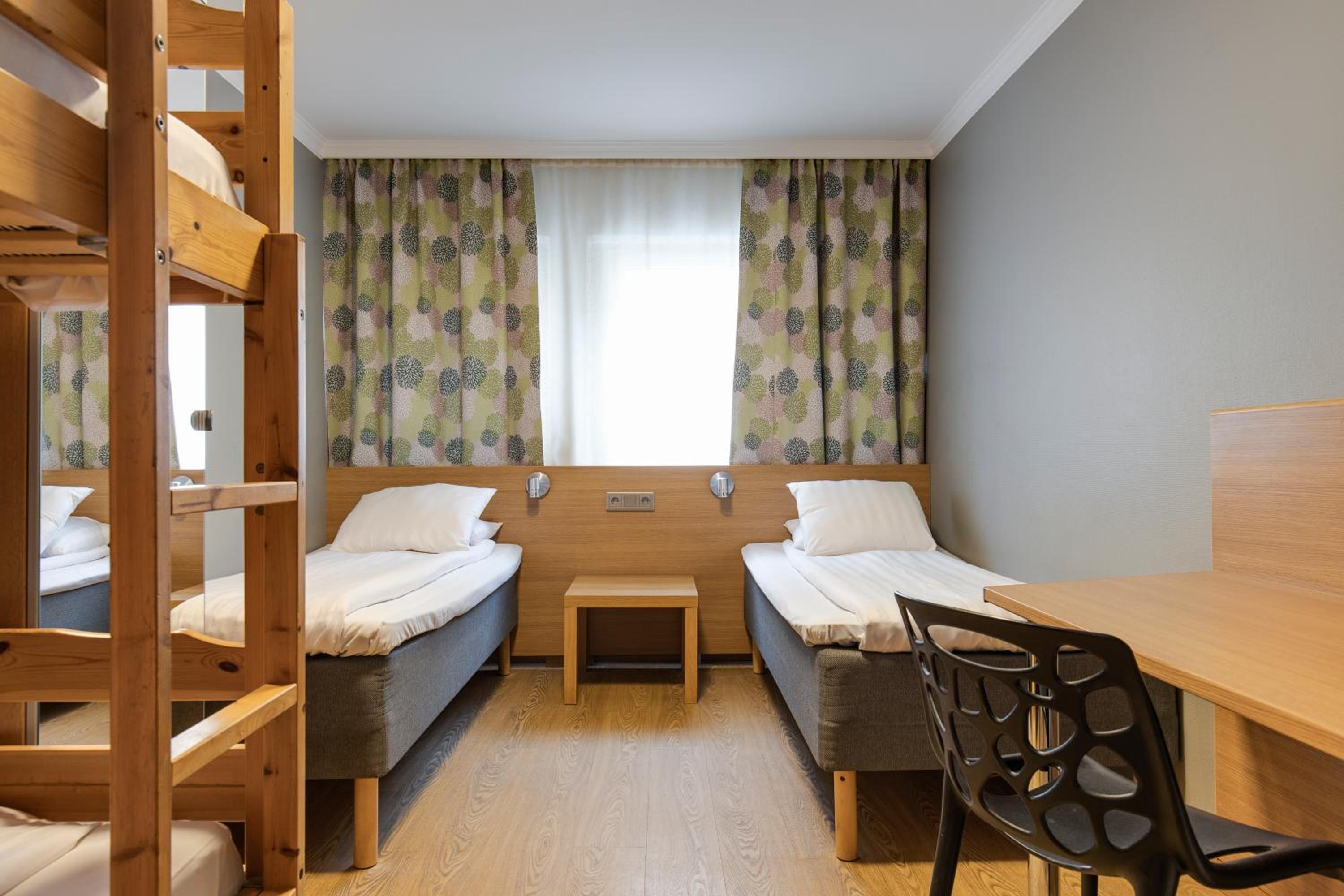 Family Room with Shared Bathroom (4 Adults)