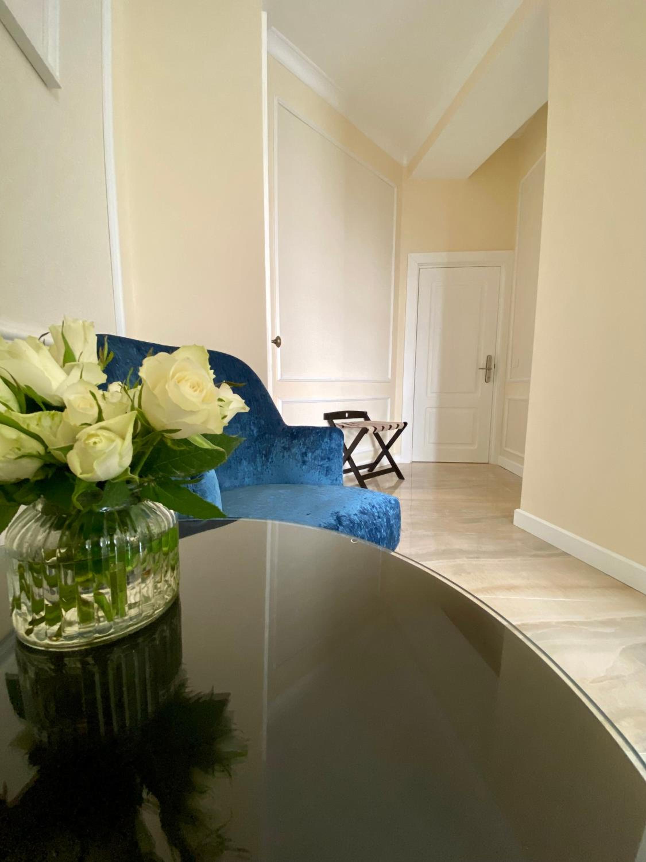 King Room with Balcony - Photo 3