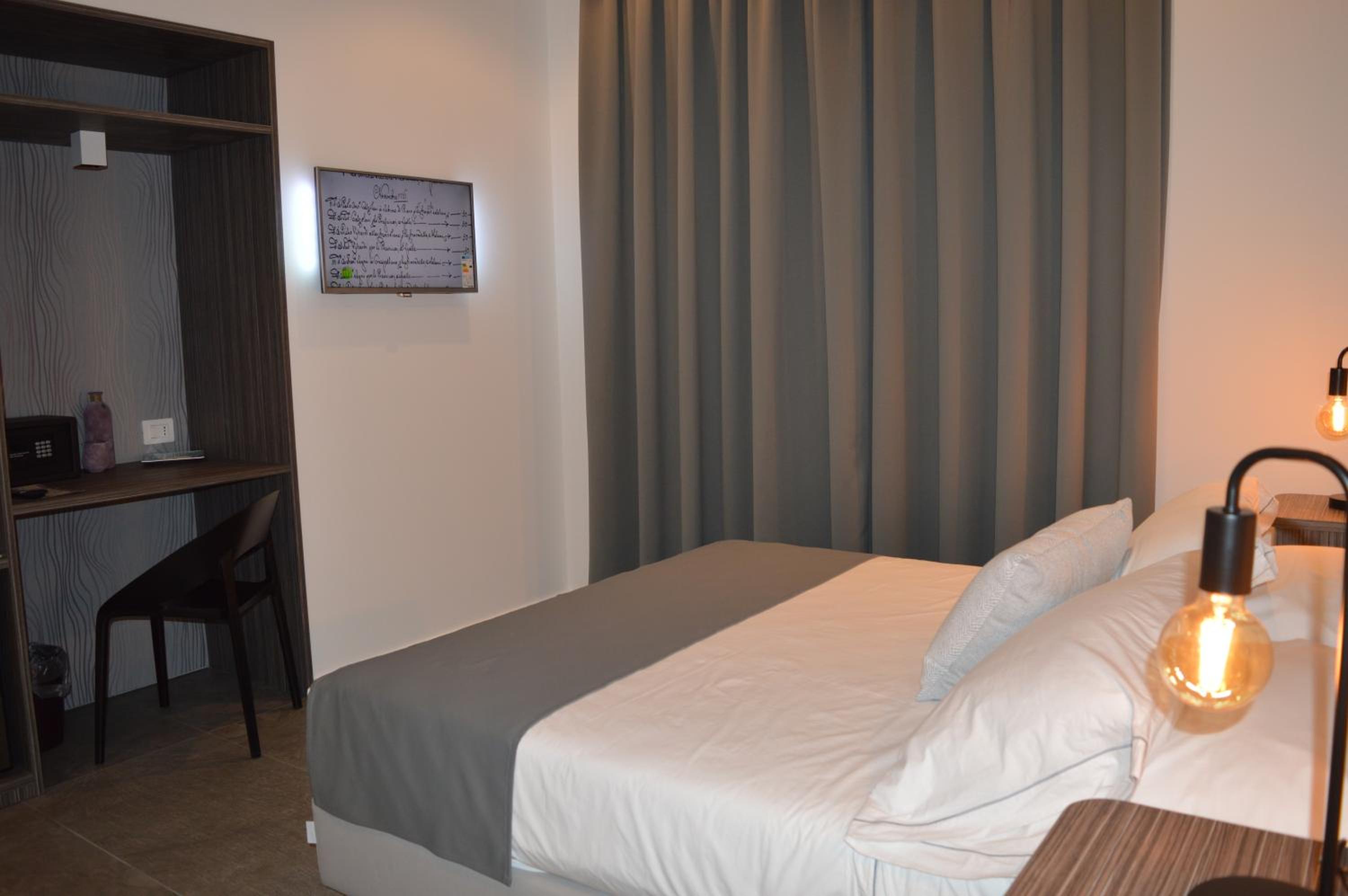 Double Room with Private Bathroom - Photo 3