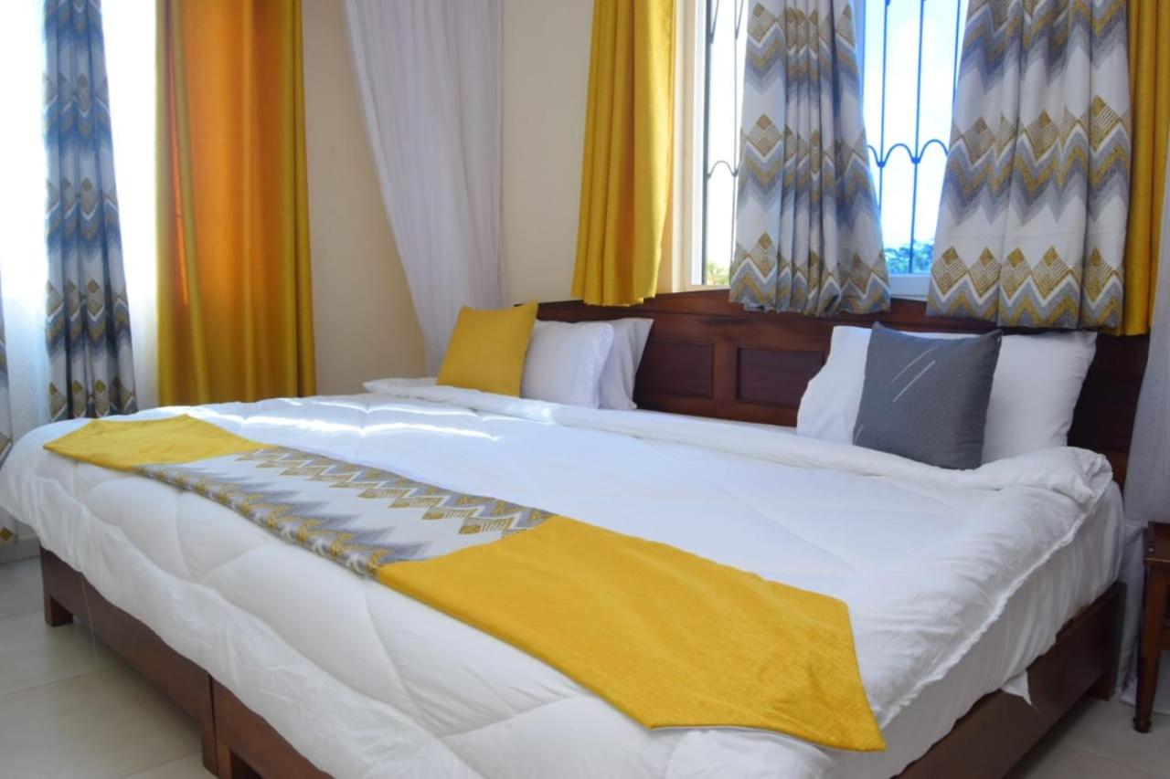 Three-Bedroom Apartment - Photo 10