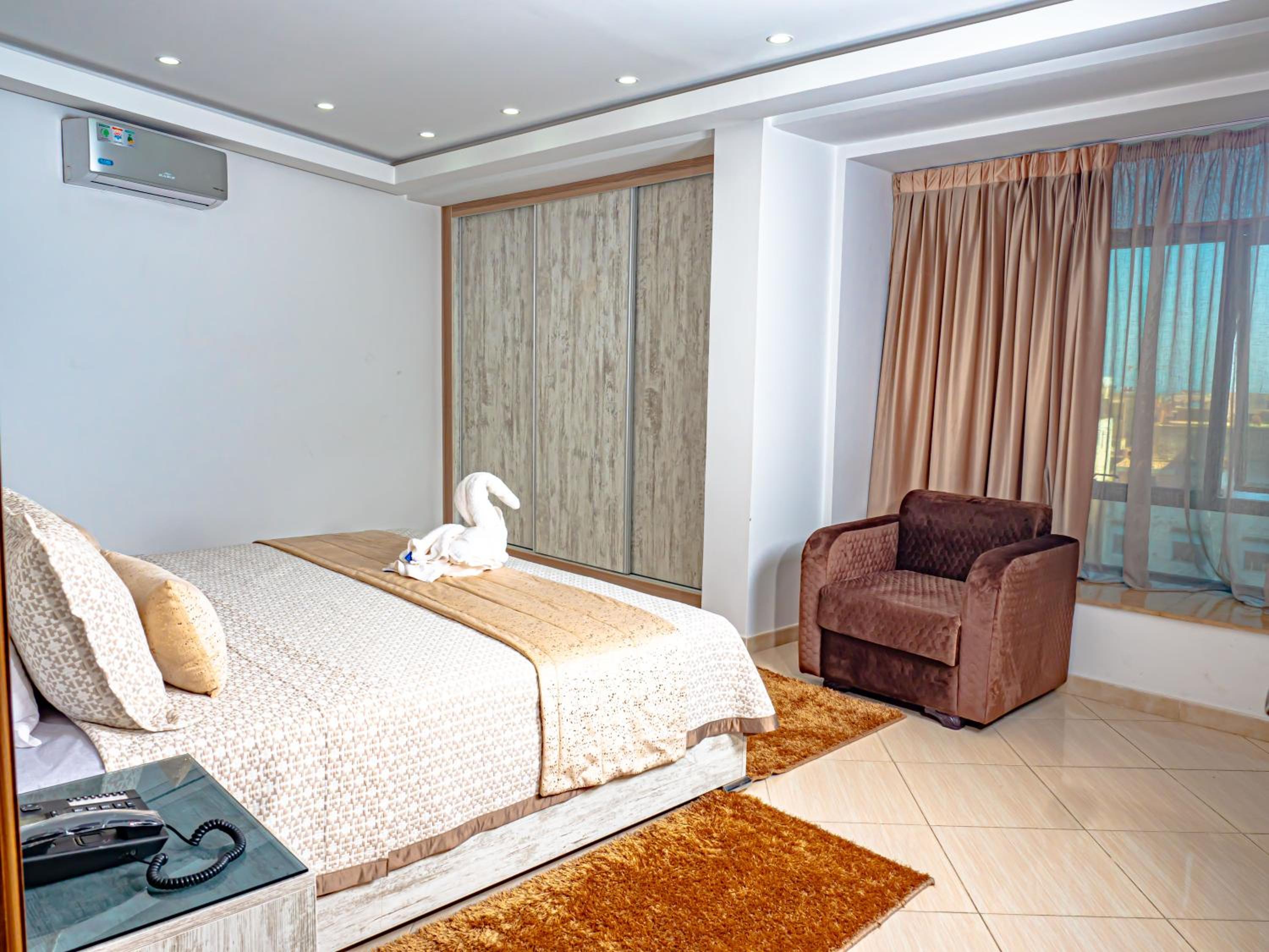 Superior Suite - Photo 6