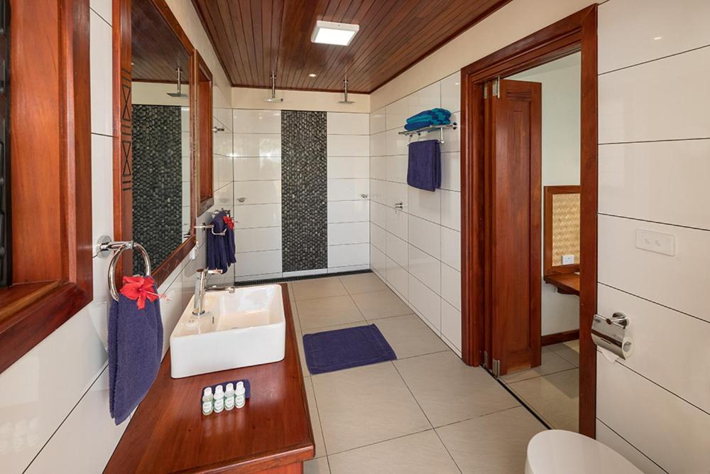 Luxury Ocean Front Villa photo 3