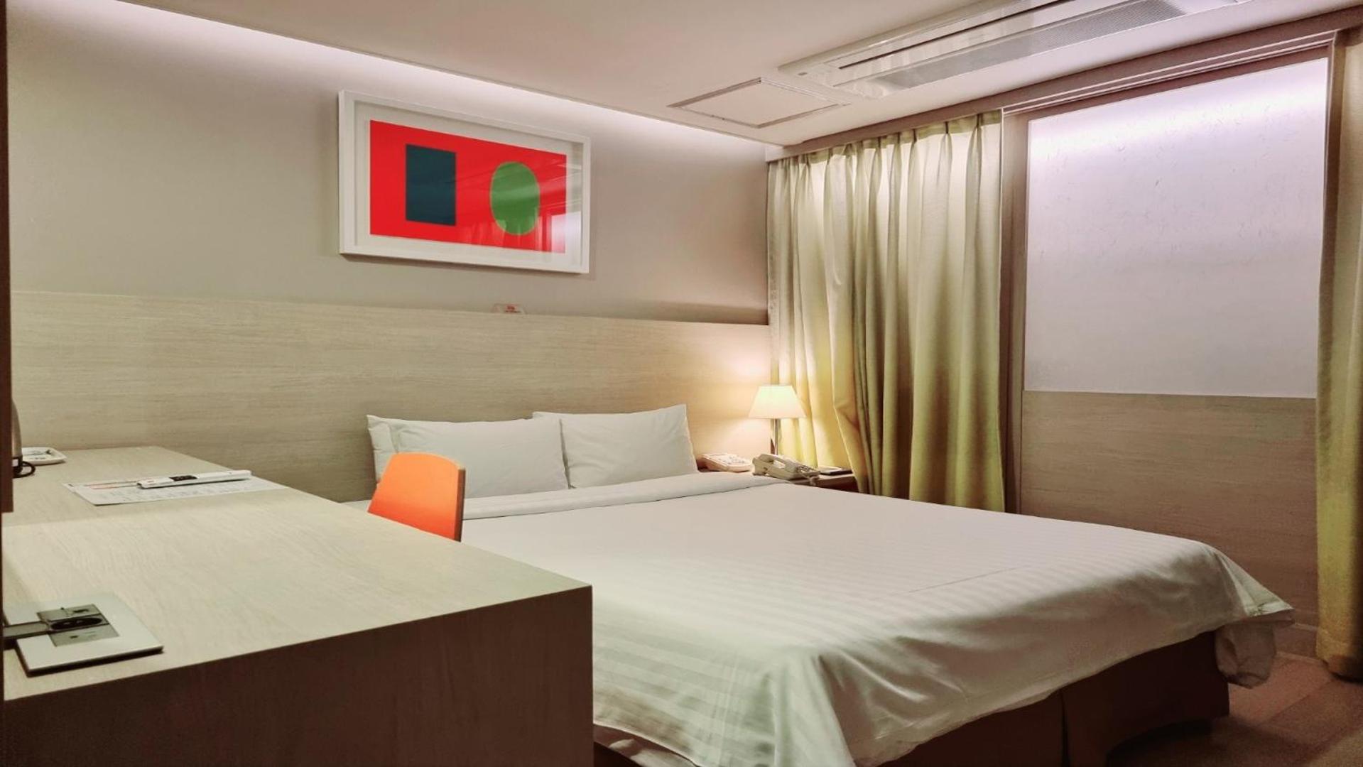 Economy Double Room -  No Window - Photo 5