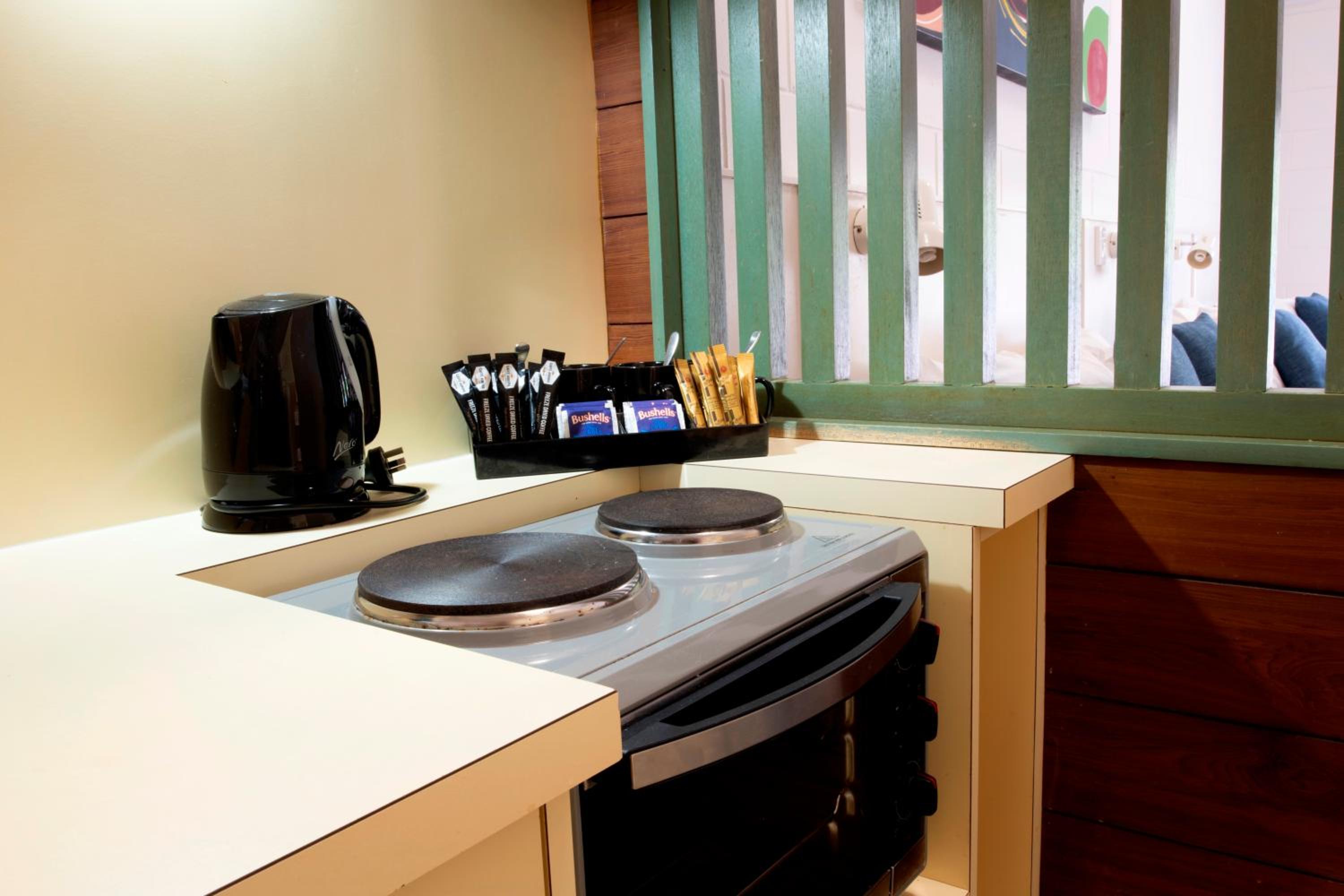 Family Studio with Kitchenette - Photo 6