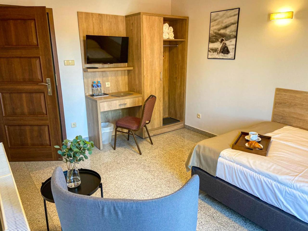 Double or Twin Room photo 3