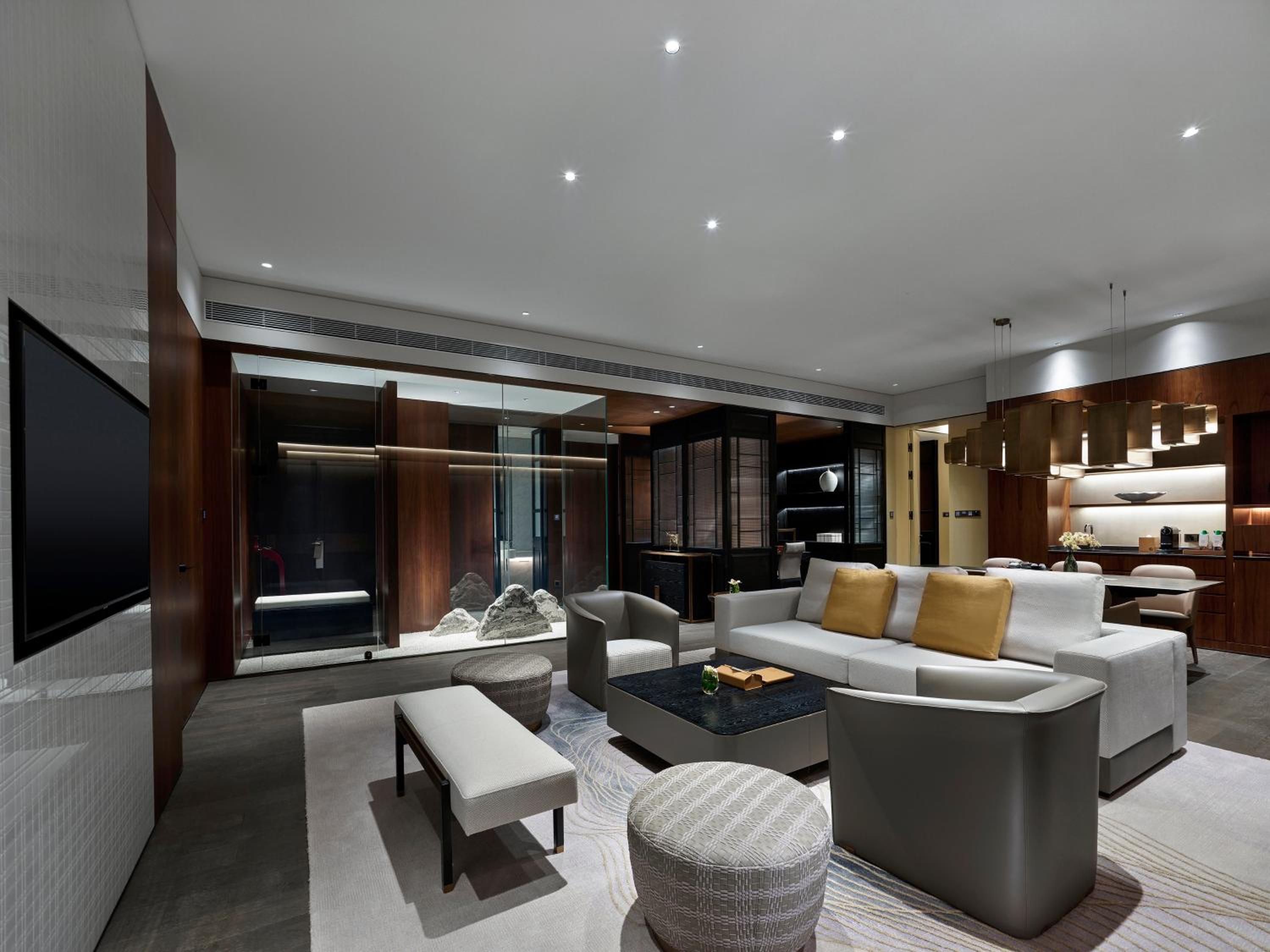 One-Bedroom Suite with Mountain View - Photo 5