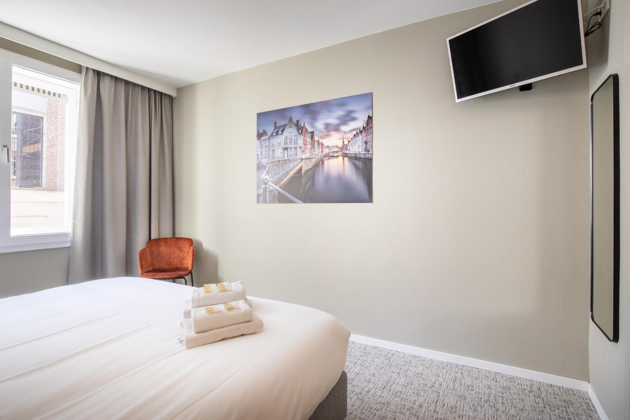 Small Double Room - Photo 3