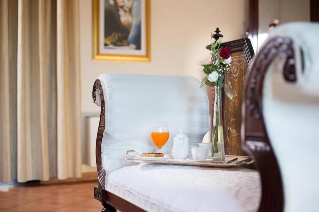 Queen Suite with Spa Bath photo 1