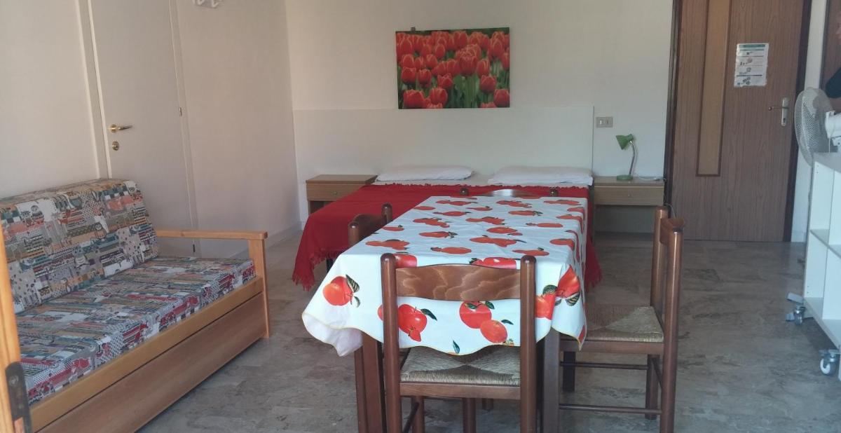 King Studio with Sofa Bed