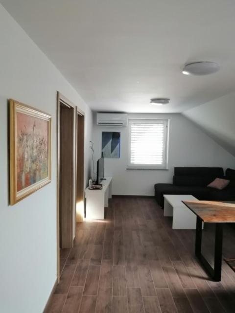 Family Room - Photo 4