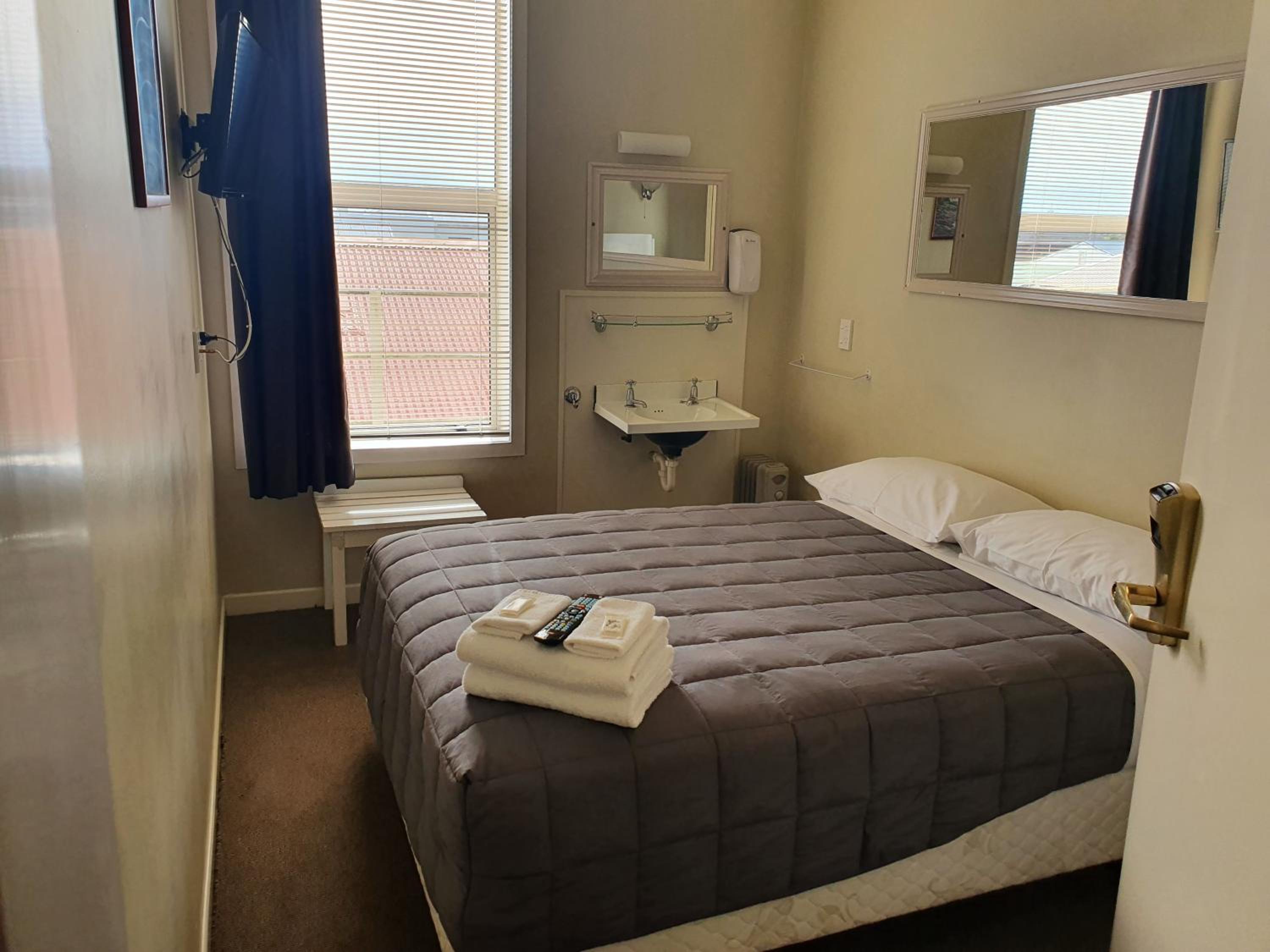 Budget Double Room photo 1