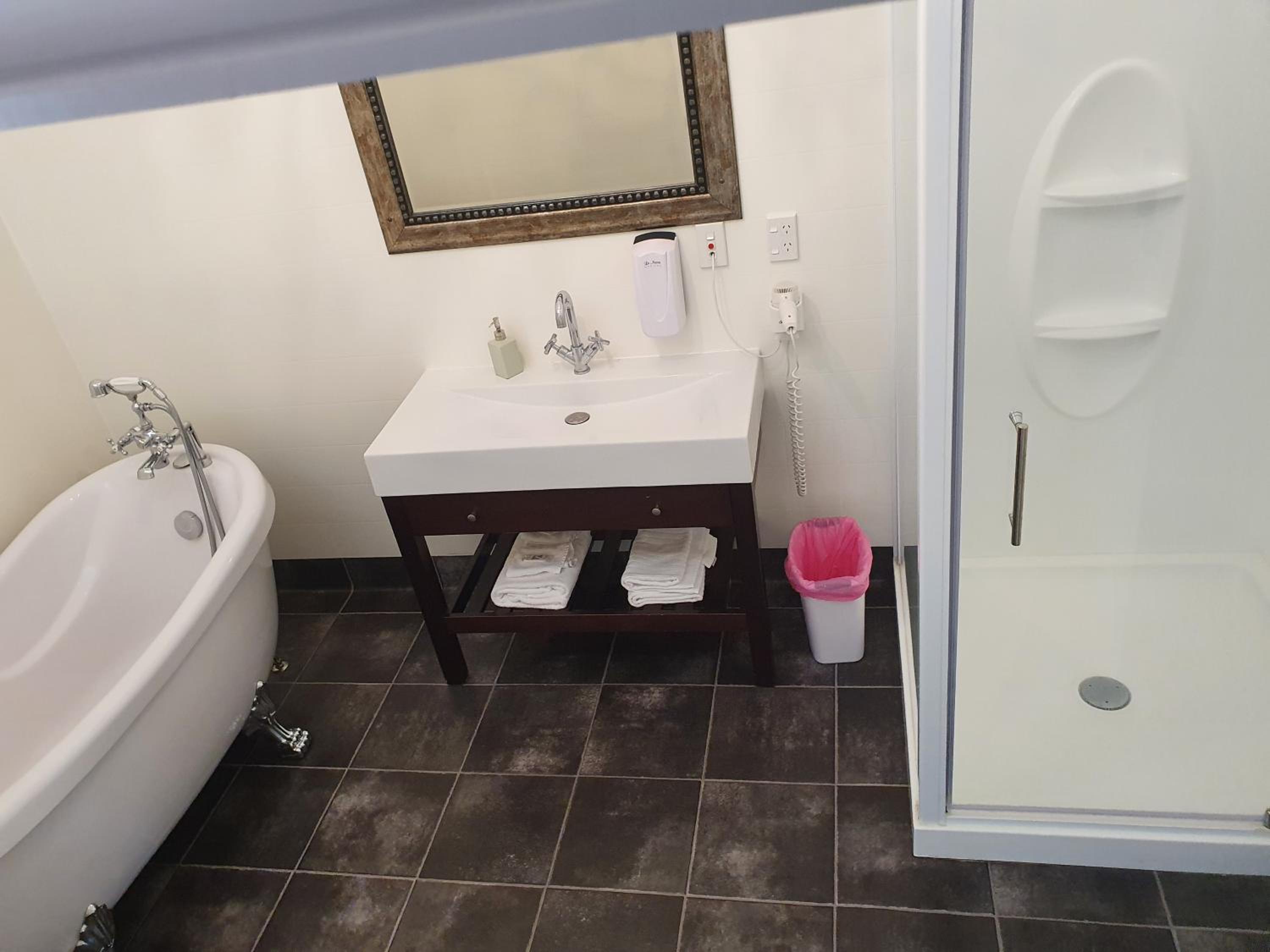 Double Room with Shared Bathroom photo 2