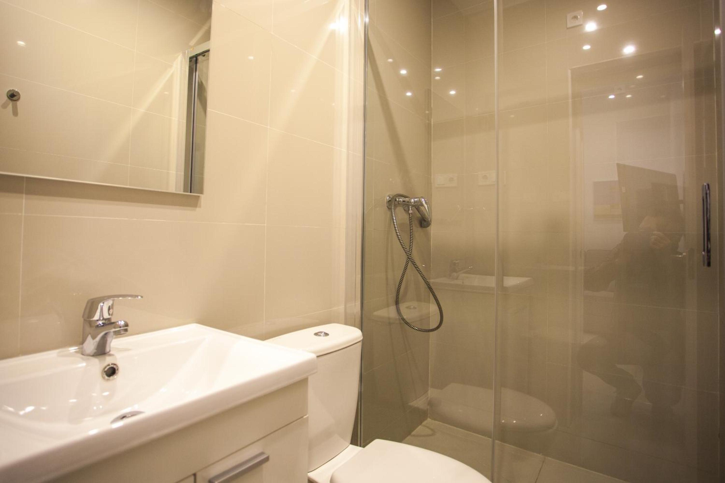 One-Bedroom Apartment - Photo 8