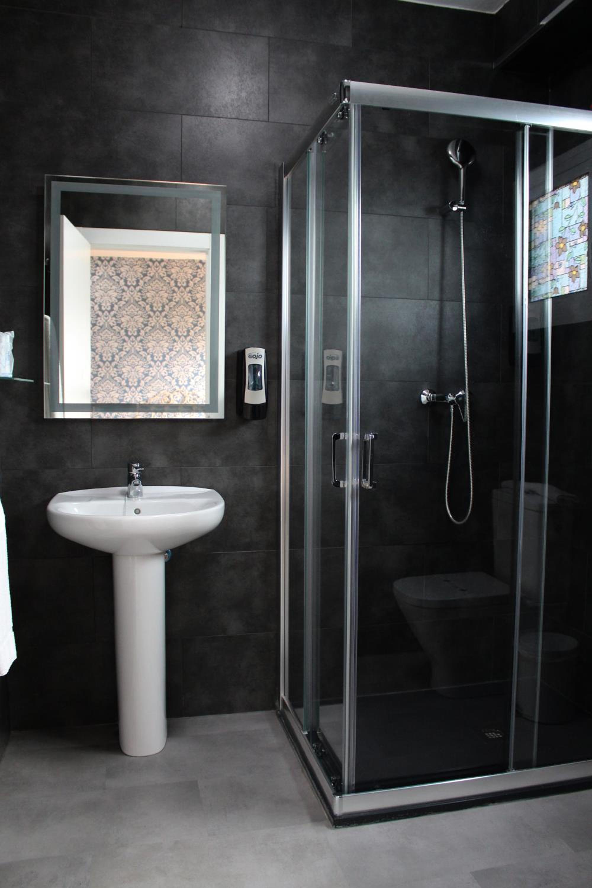 Double or Twin Room - Photo 17