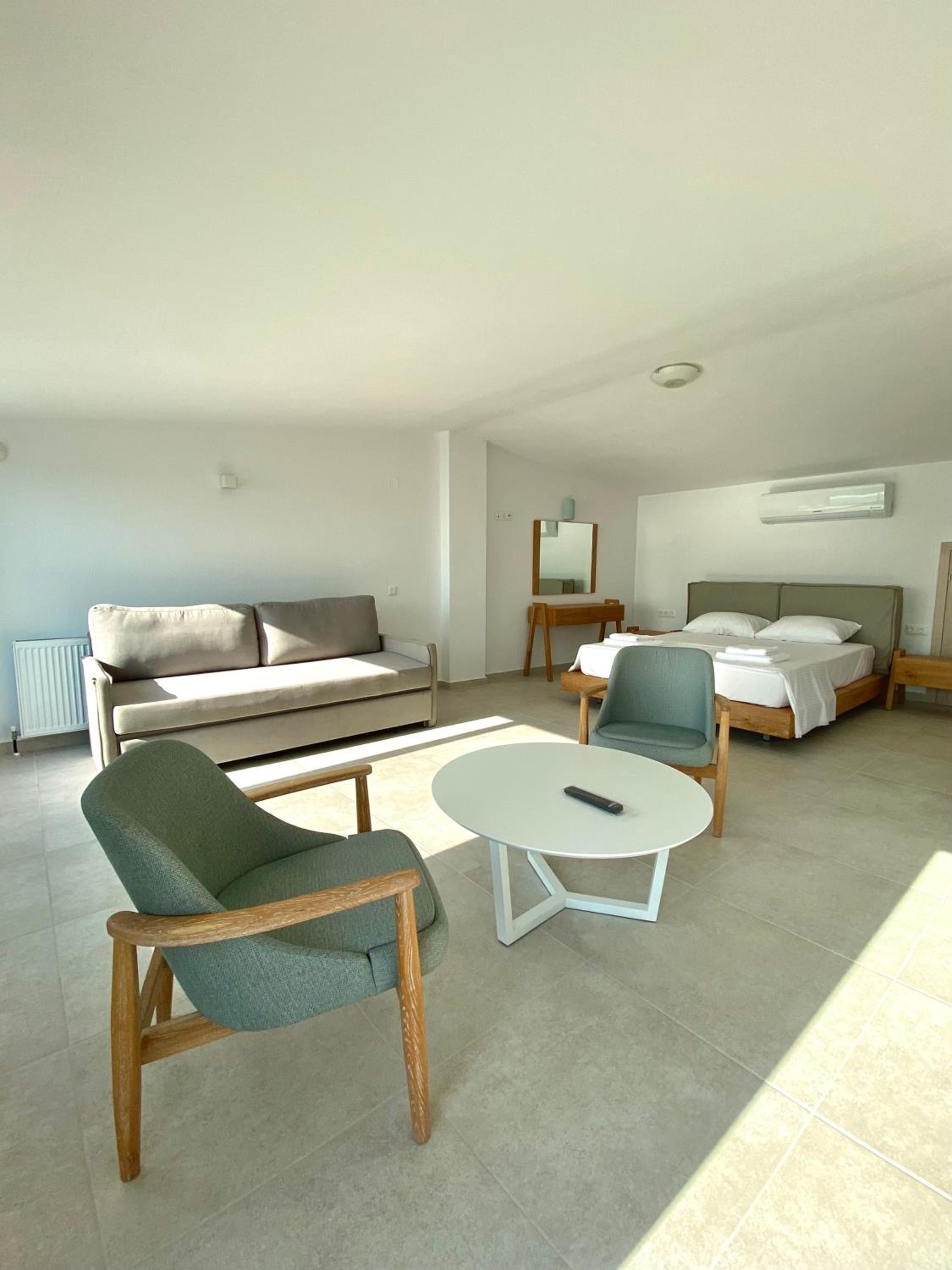 Three-Bedroom Suite photo 2