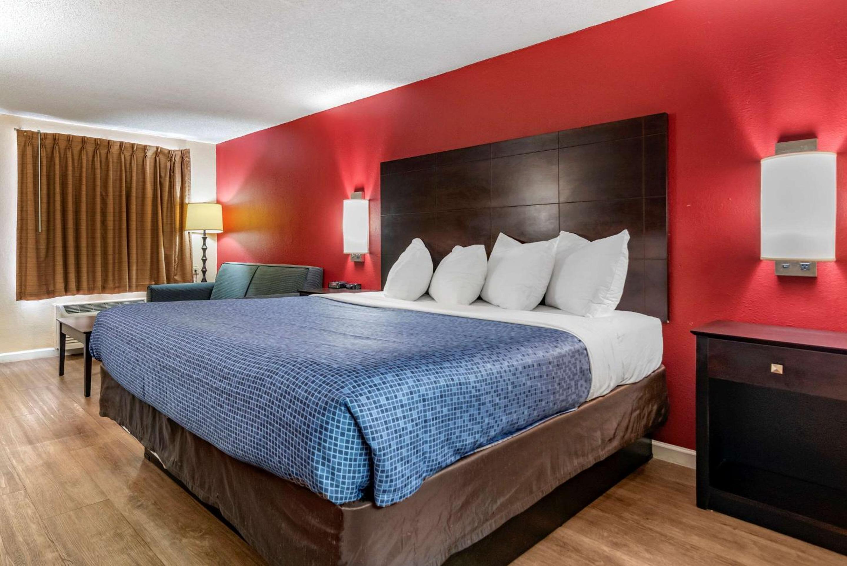 King Room - Non-Smoking - Photo 1
