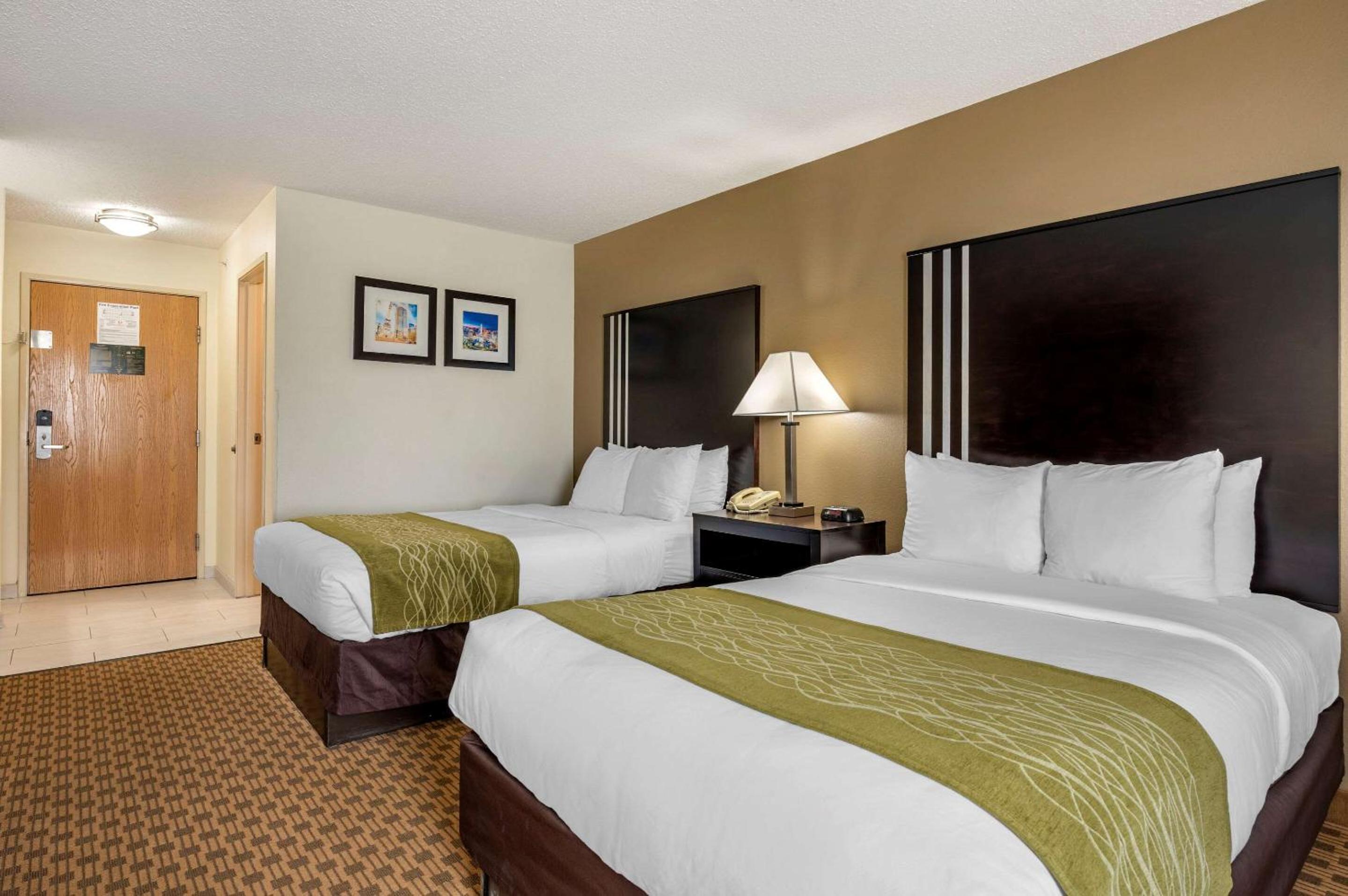 Double Room with Two Double Beds - Photo 4