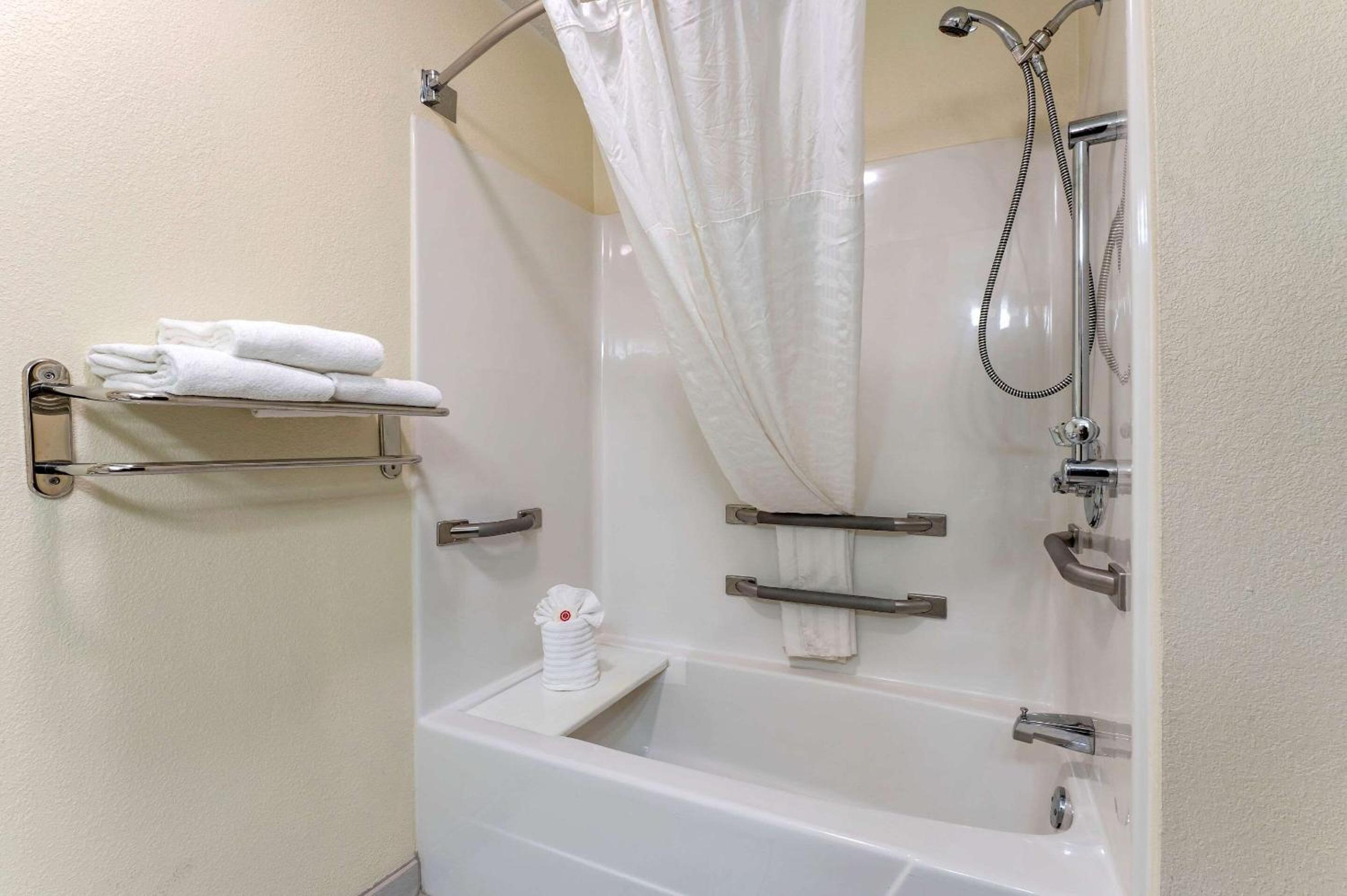 King Room - Accessible/Non-Smoking - Photo 6