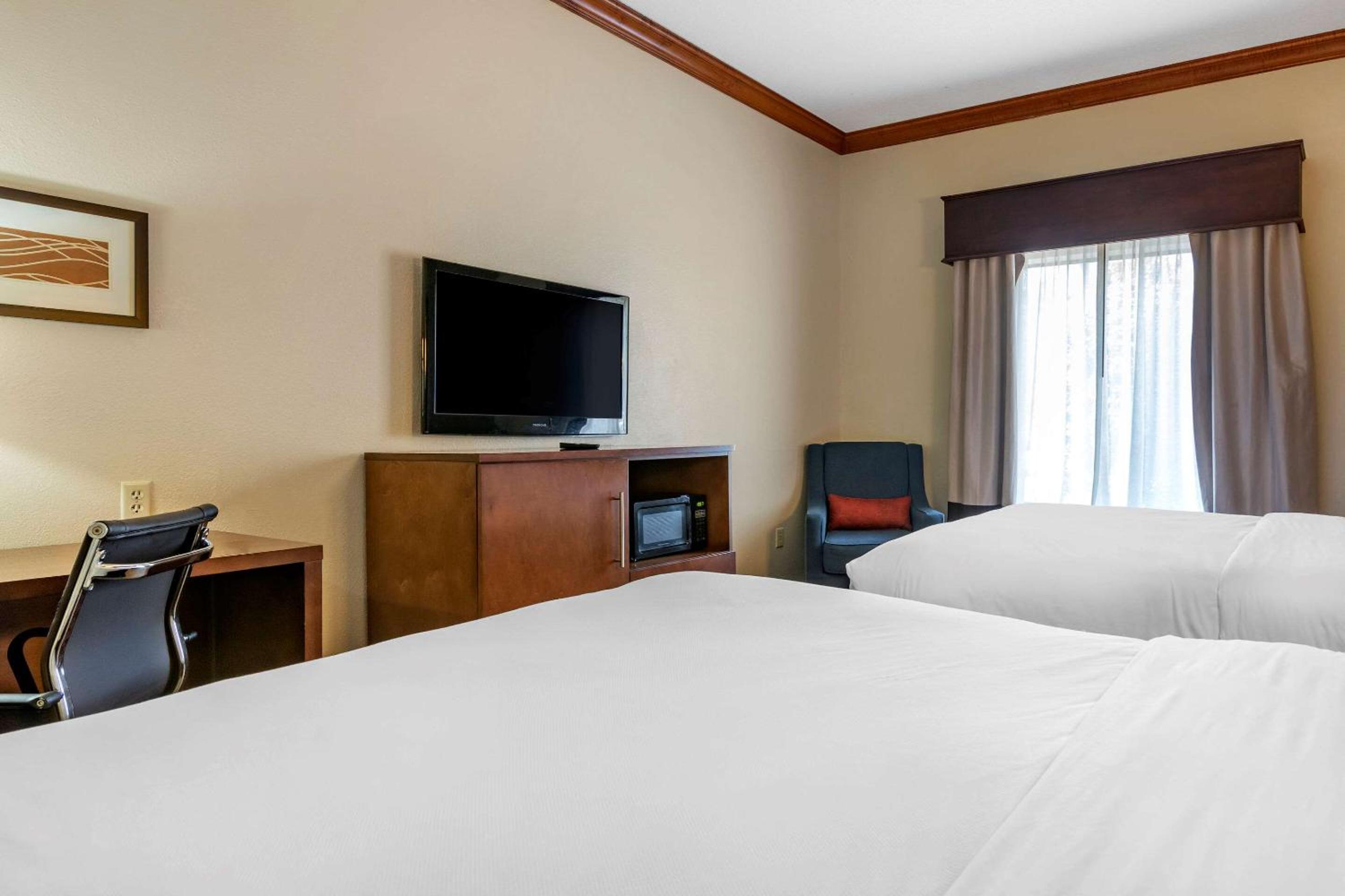 Queen Room with Two Queen Beds - Accessible/Non-Smoking  - Photo 1