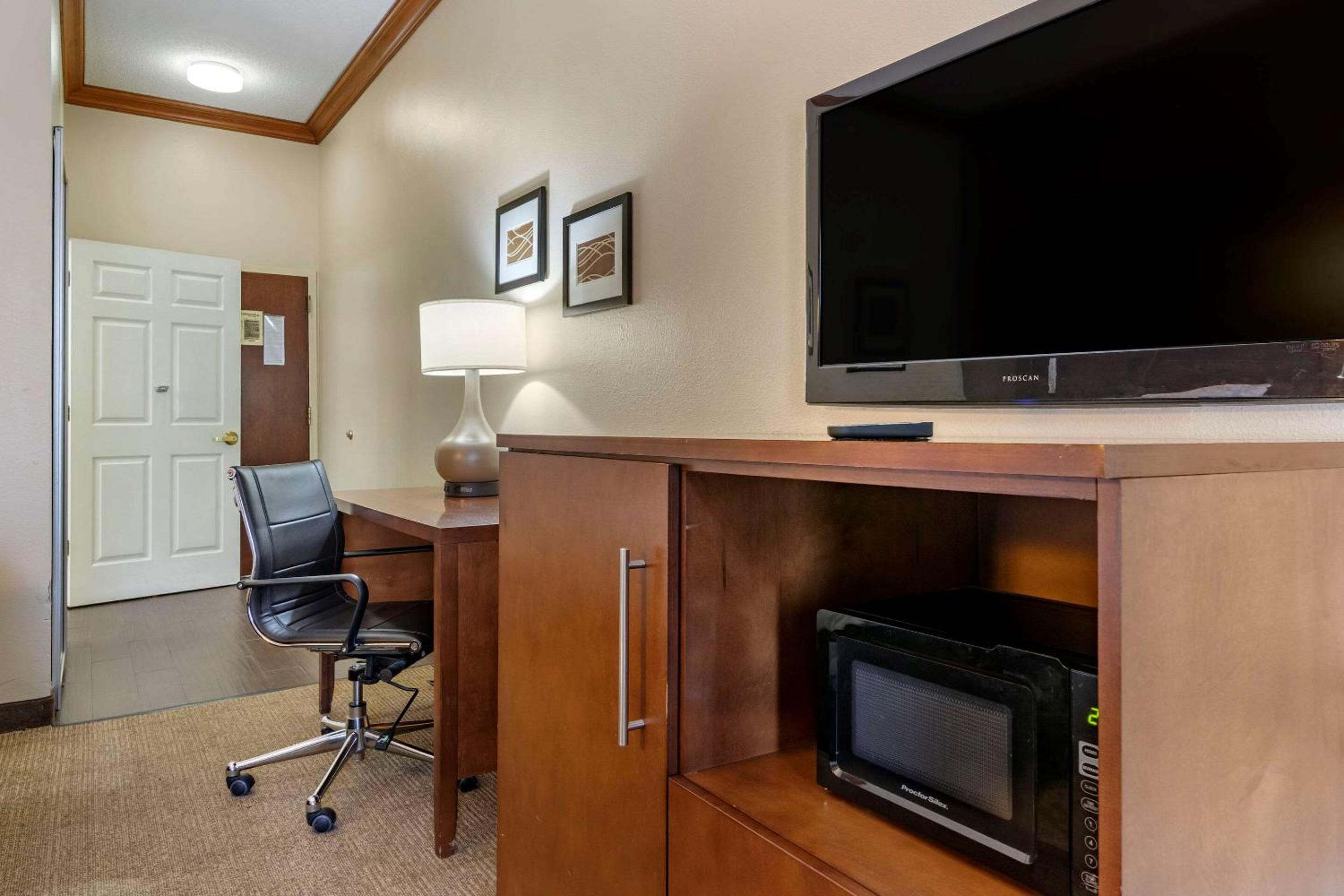 King Room - Accessible/Non-Smoking - Photo 1