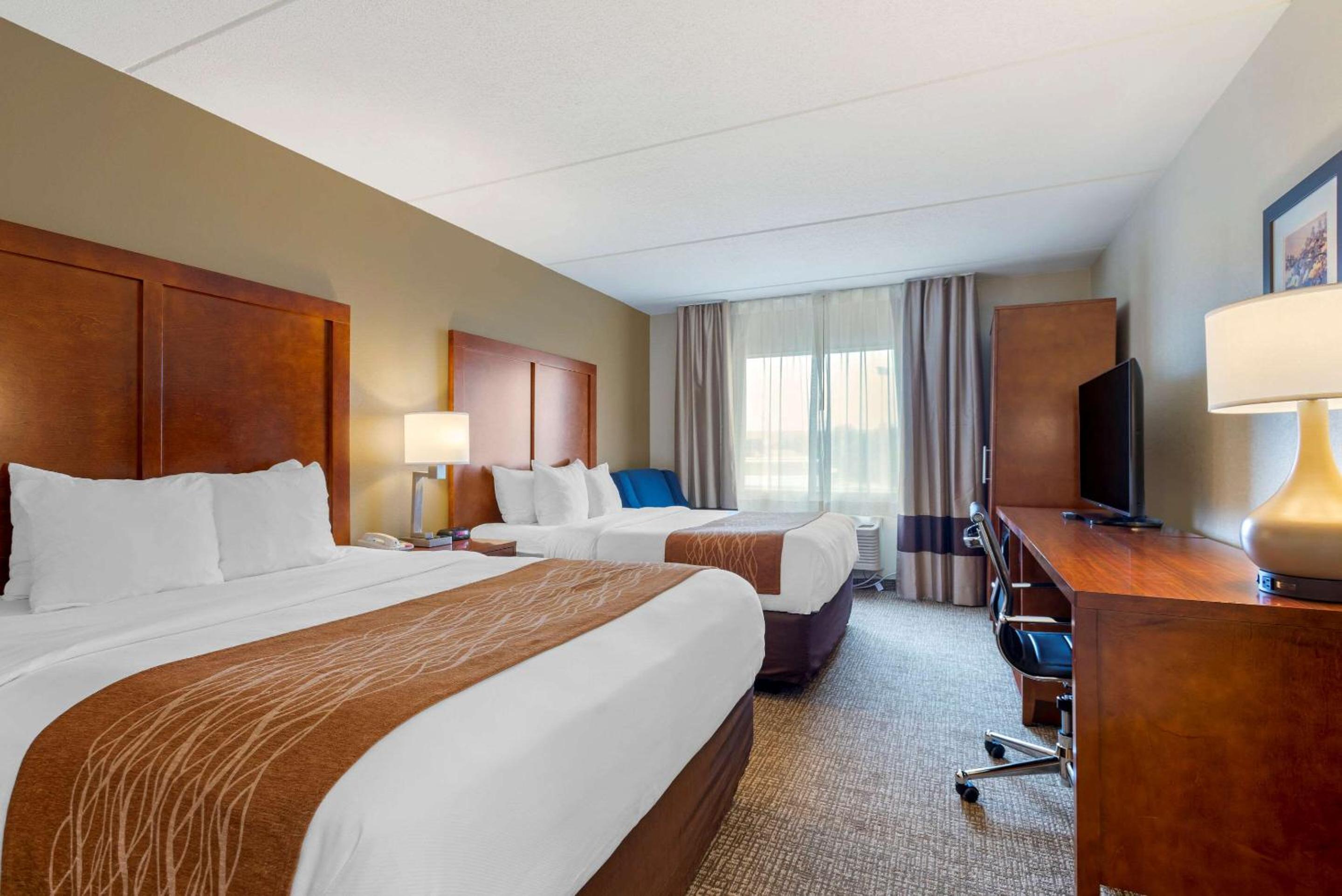 Queen Room with Two Queen Beds - Non-Smoking - Photo 1